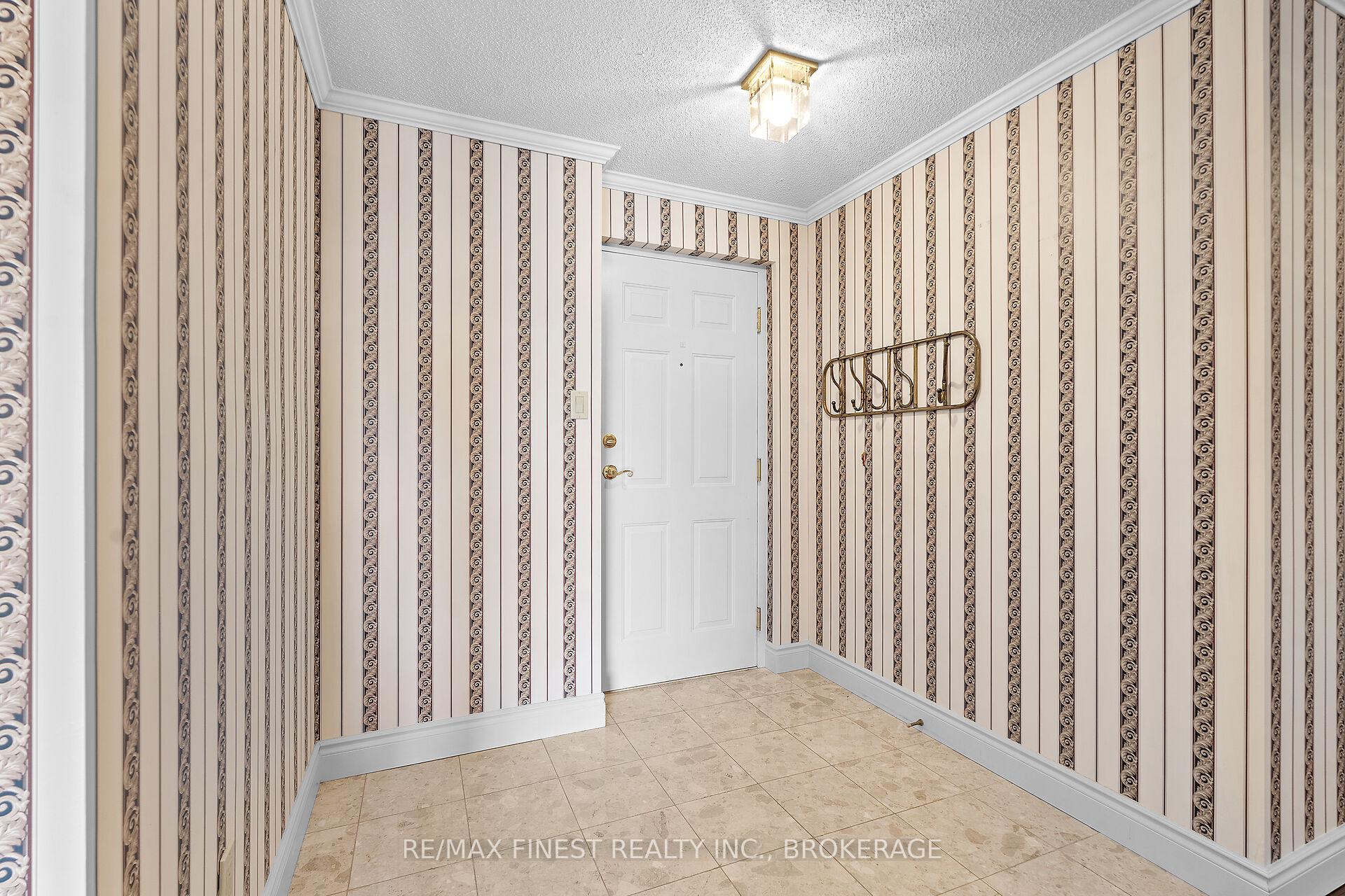 1000 King Street W 302, Kingston — photo 2 of 5