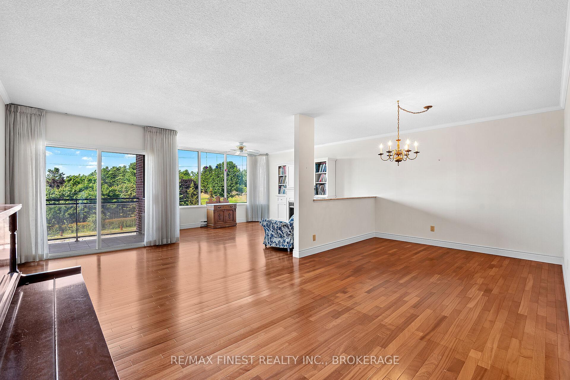 1000 King Street W 302, Kingston — photo 3 of 5