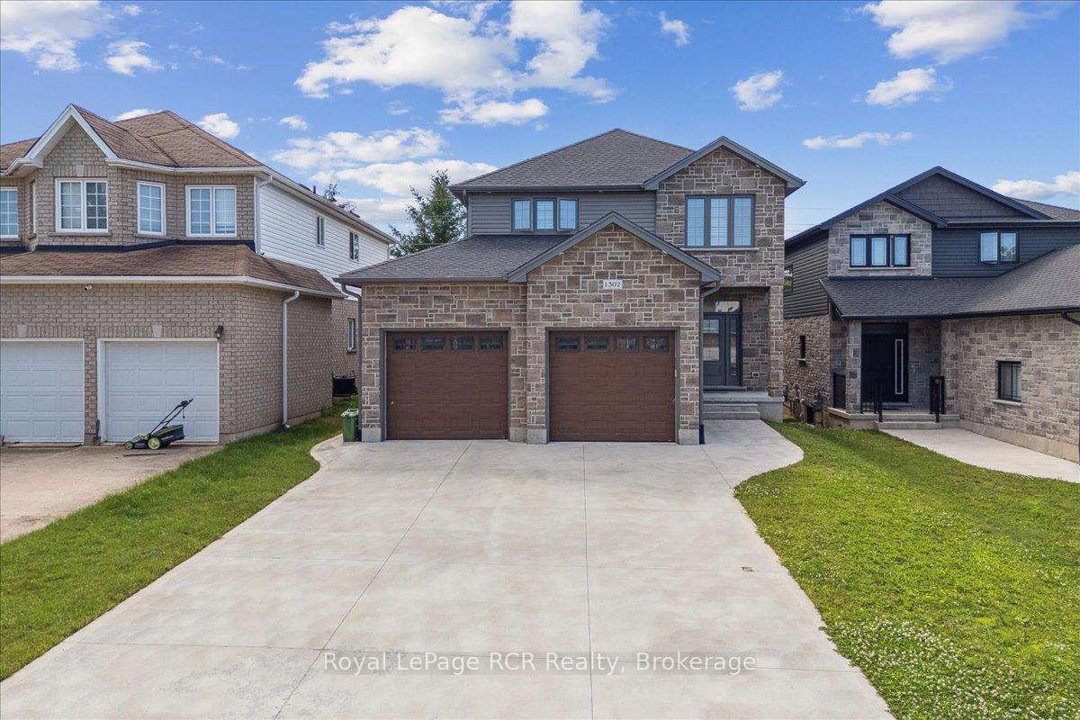 1302 14th Avenue E, Owen Sound — photo 2 of 5