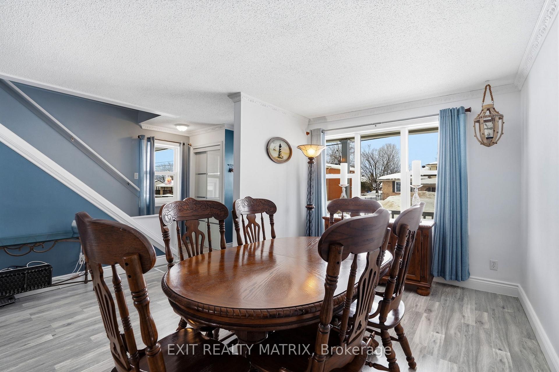 1691-1695 Saint-Laurent Street, Clarence-Rockland — photo 4 of 5