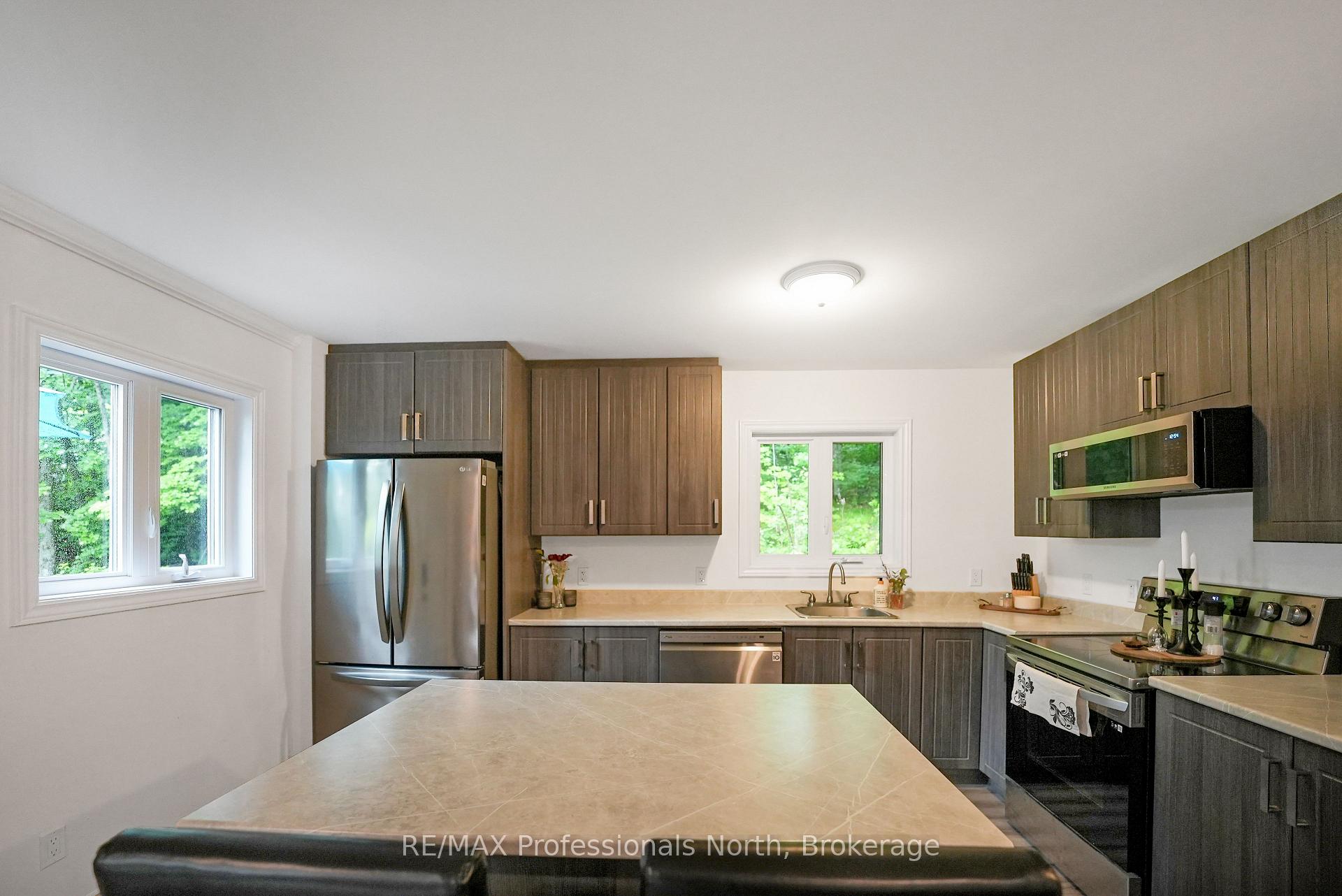 1065 Henderson's Road, Minden Hills — photo 4 of 5
