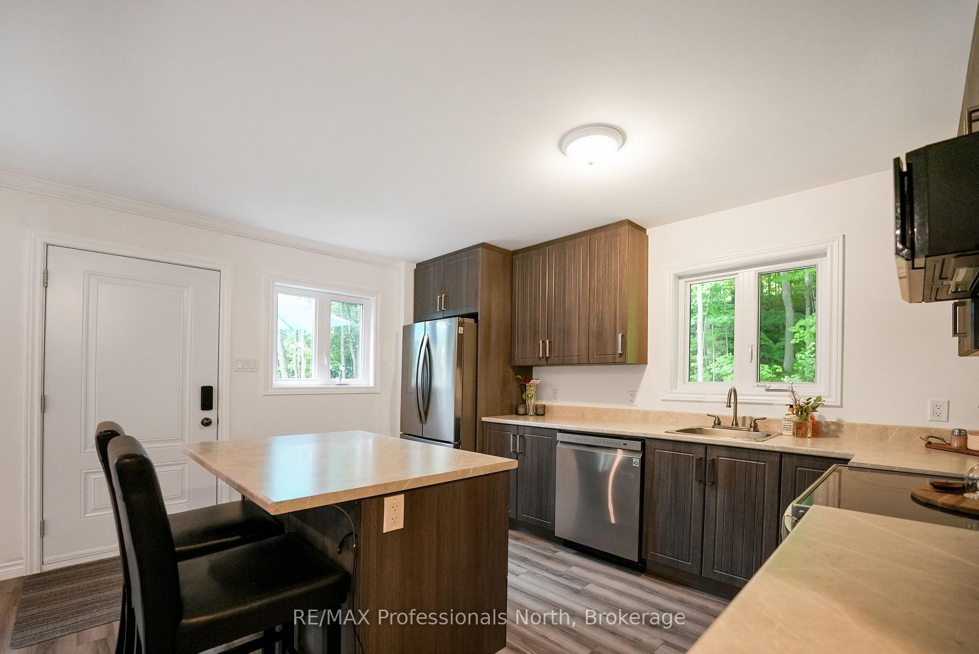 1065 Henderson's Road, Minden Hills — photo 5 of 5