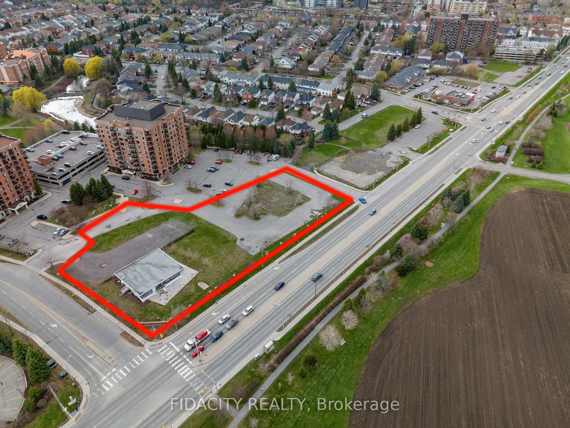 300 Central Park Drive, Carlington - Central Park, ON K2E 1A9