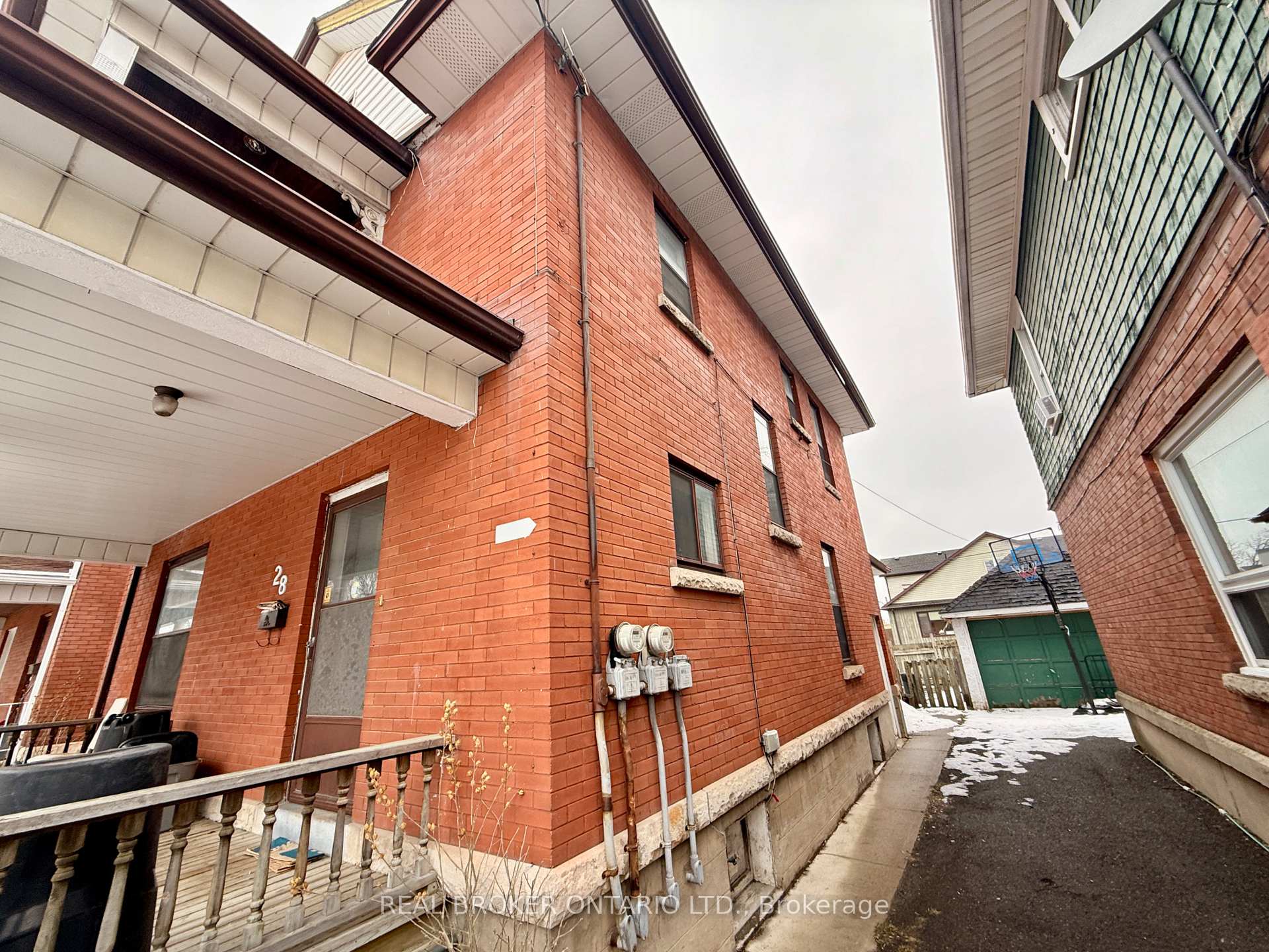 28 Grove Street, Welland — photo 4 of 5