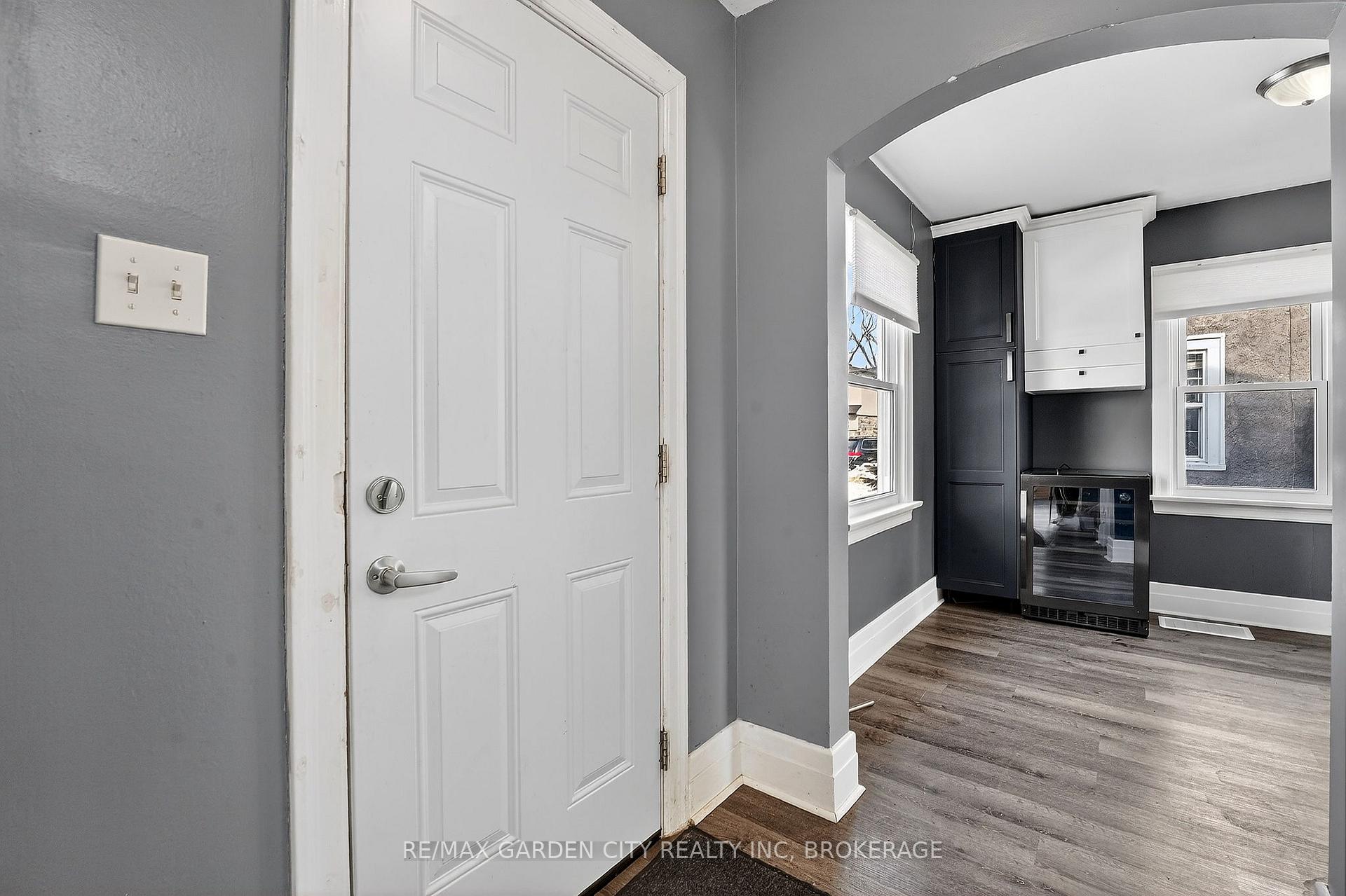 16 Walnut Street, Welland — photo 4 of 5