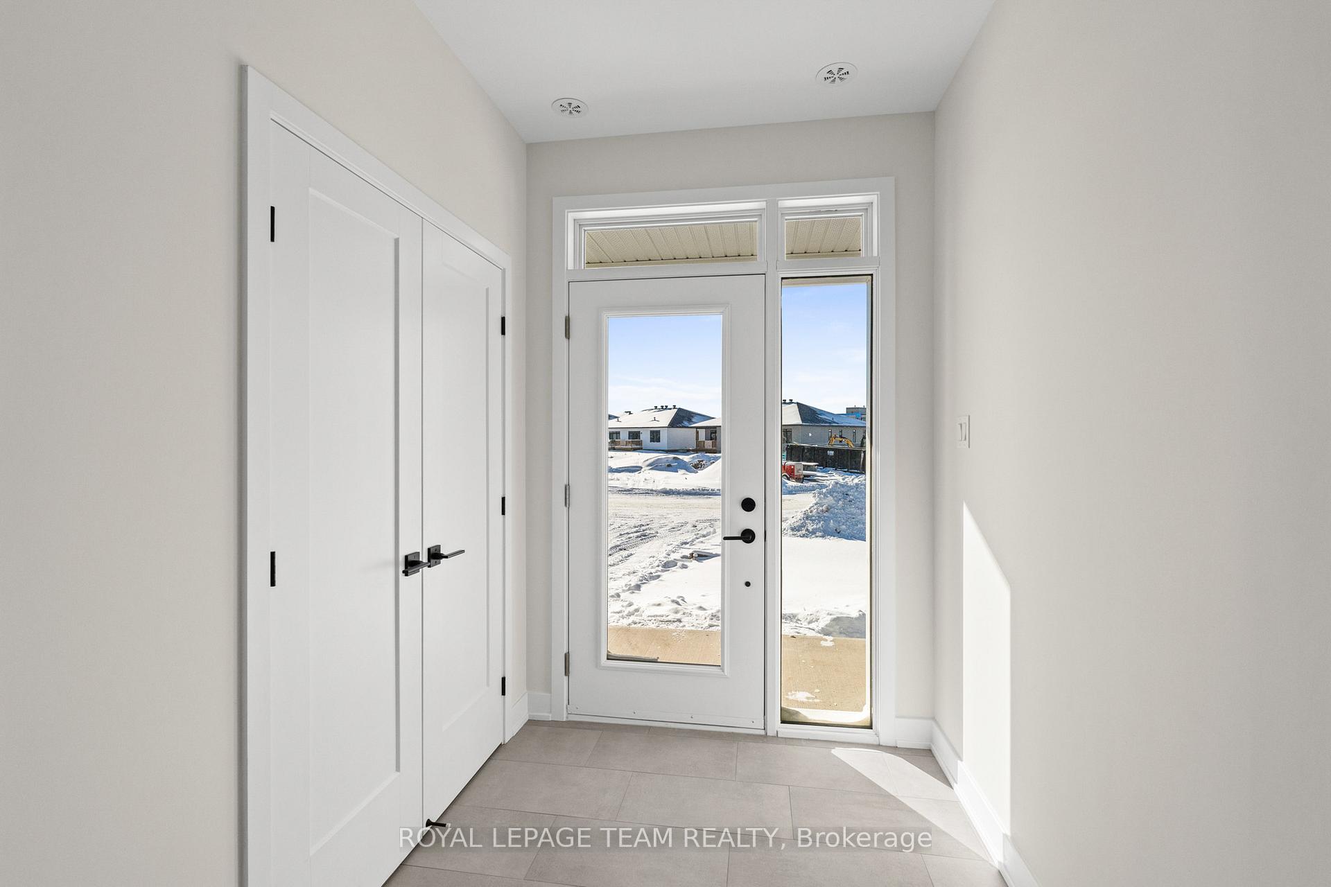 1102 Moore Street 1, Brockville — photo 3 of 5