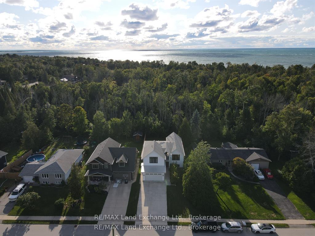 72 Ottawa Avenue, Saugeen Shores — photo 2 of 5