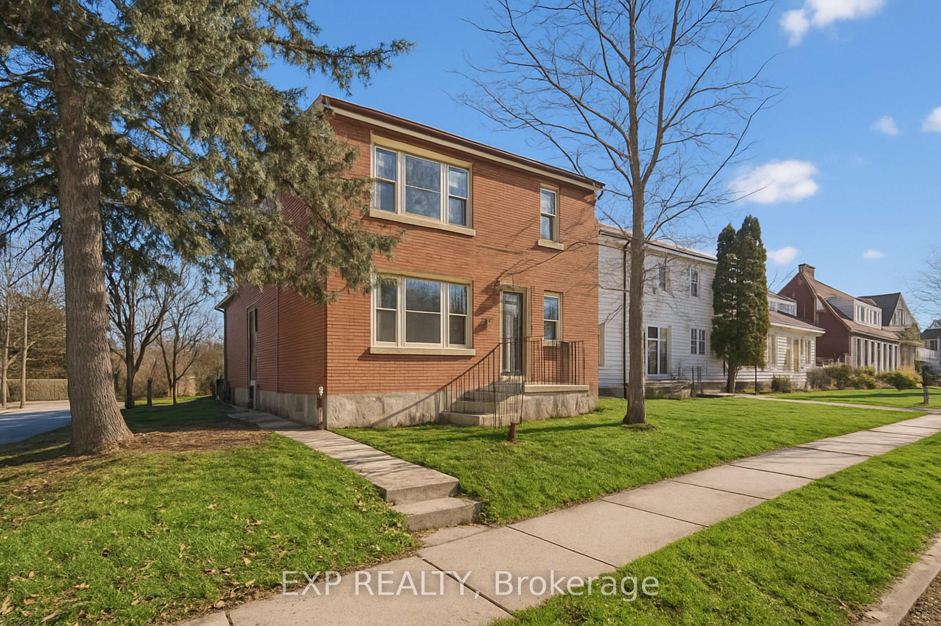 253 Sydney Street S, Kitchener, ON N2G 3V8