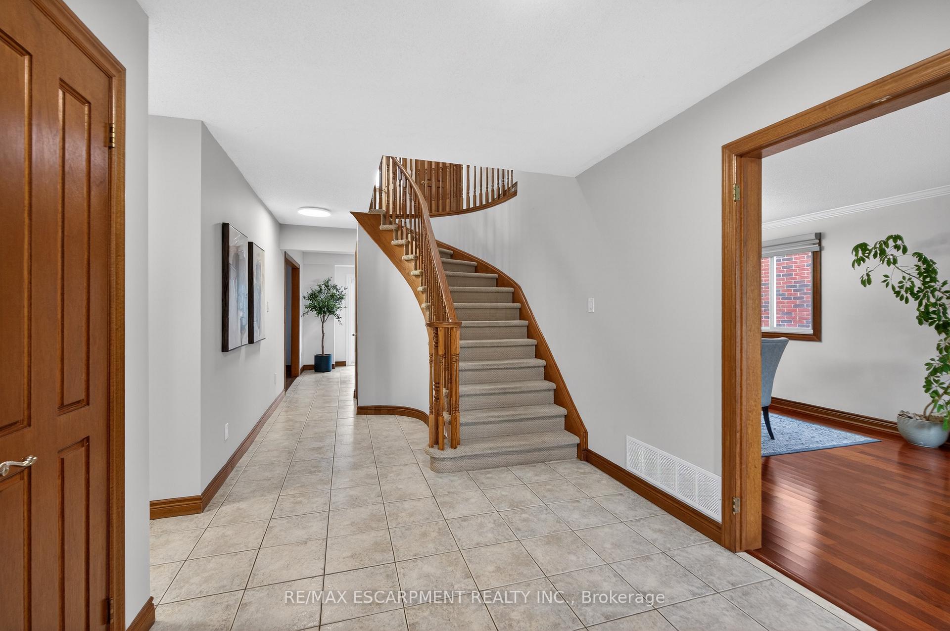47 Sumner Crescent, Grimsby — photo 3 of 5
