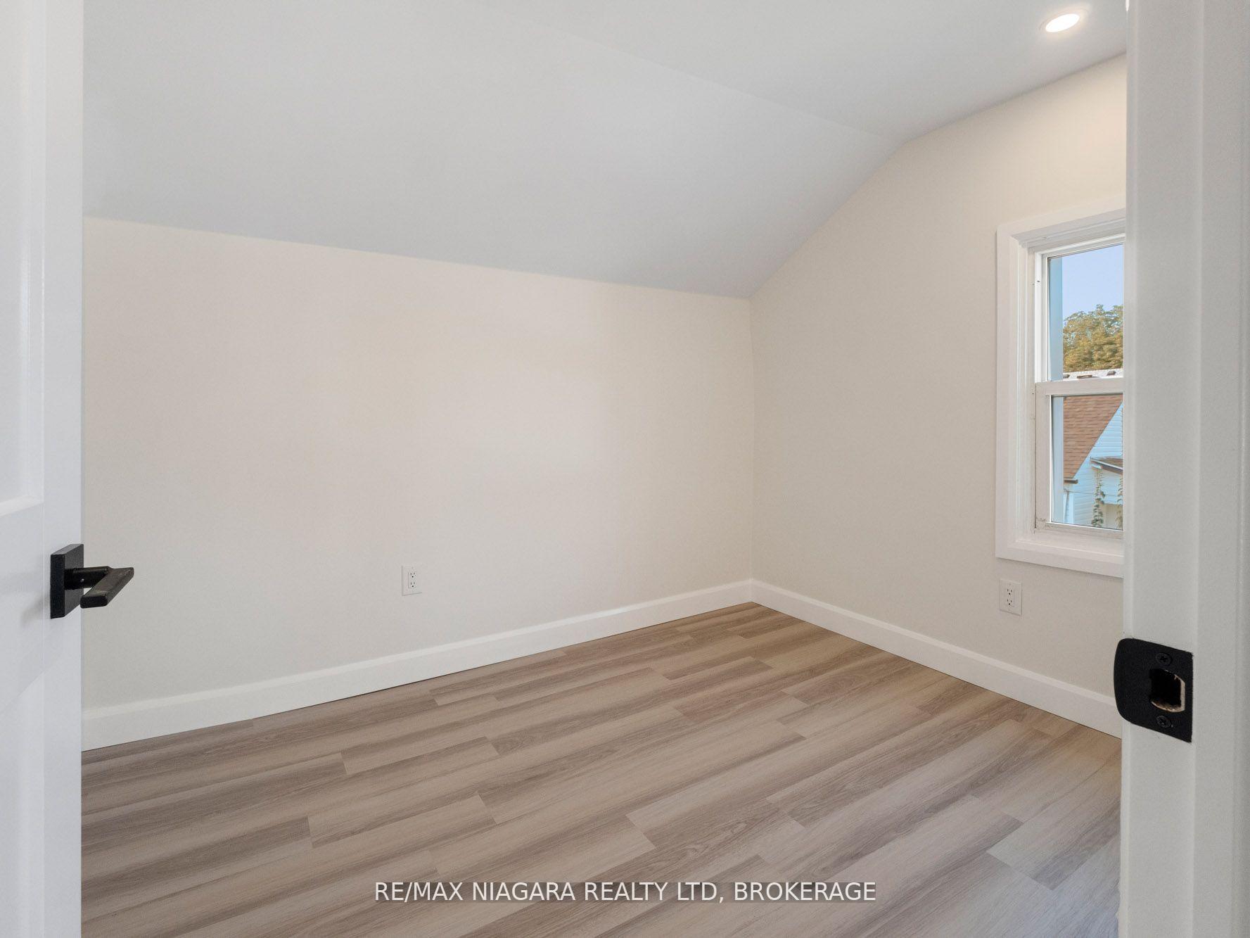 132 Waterloo Street 3, Fort Erie — photo 5 of 5