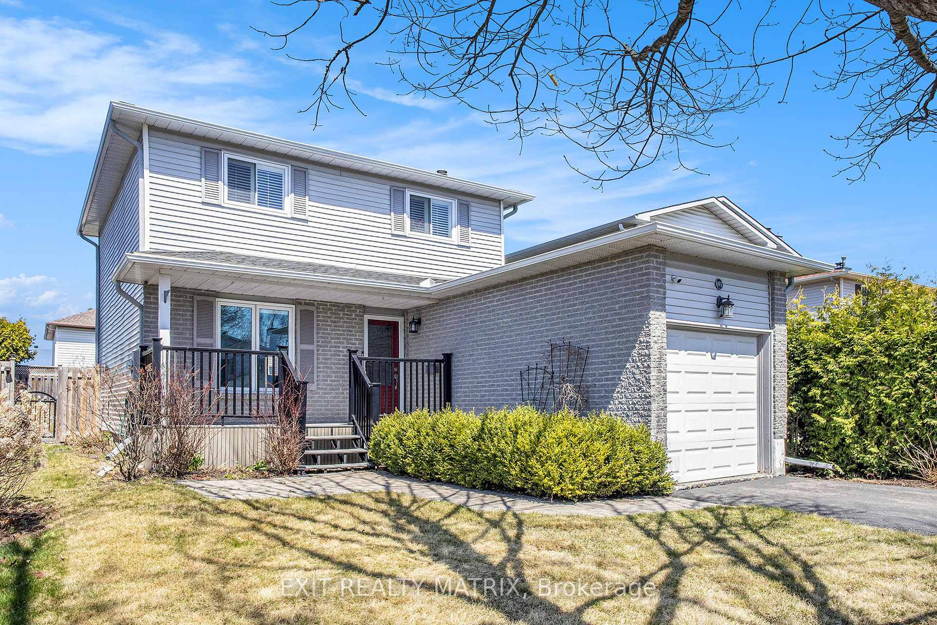 697 Levac Drive, Orleans - Cumberland and Area — photo 3 of 5