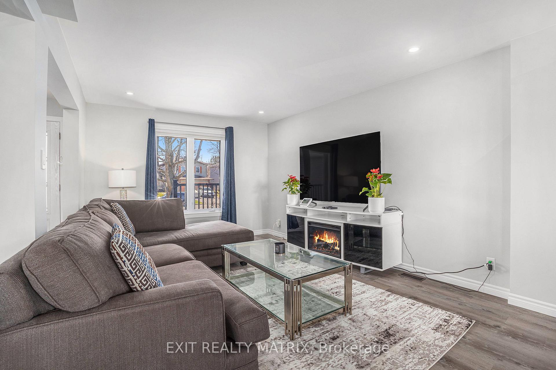 697 Levac Drive, Orleans - Cumberland and Area — photo 4 of 5