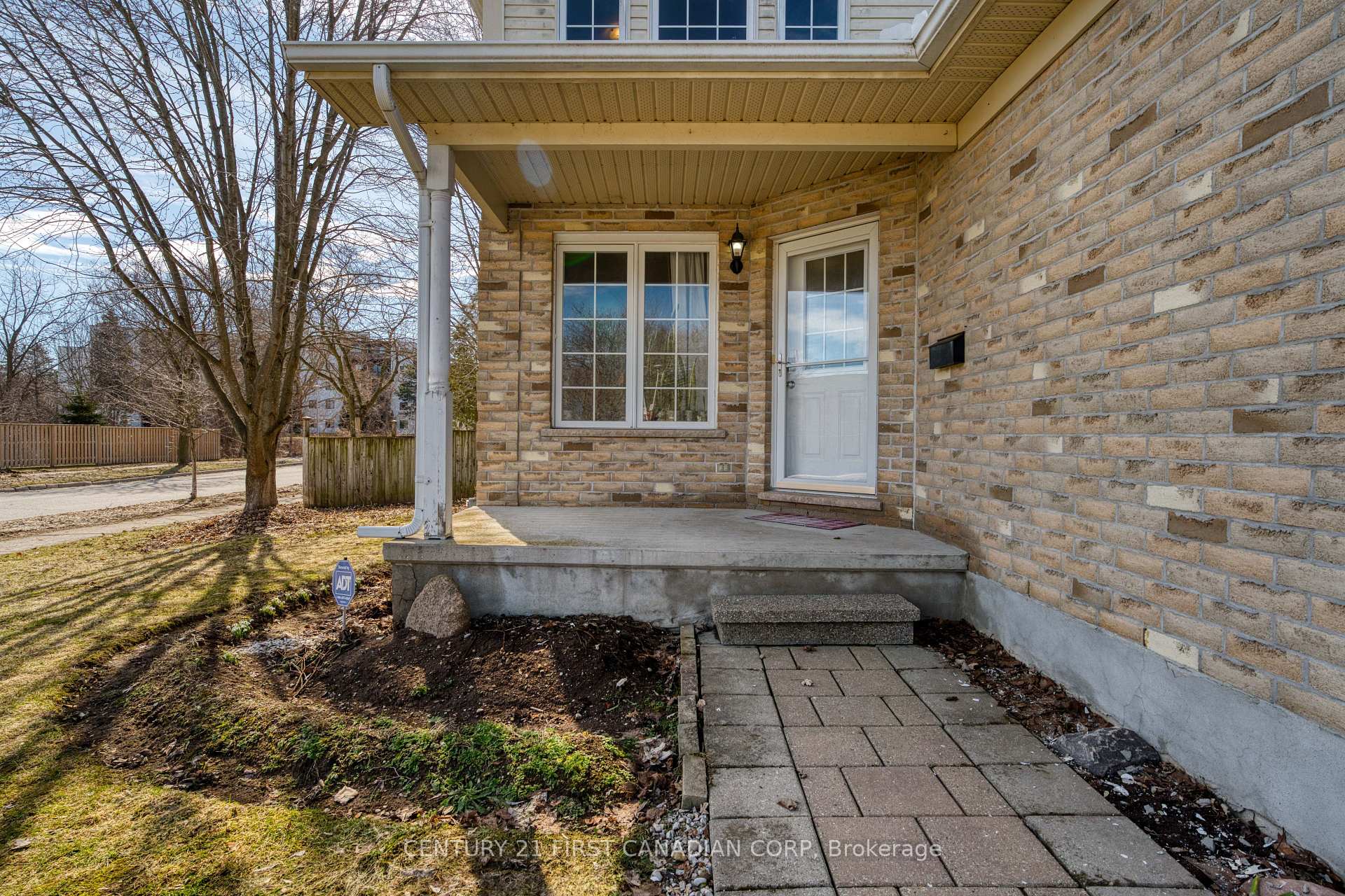 89 Mctaggart Court, London North — photo 4 of 5