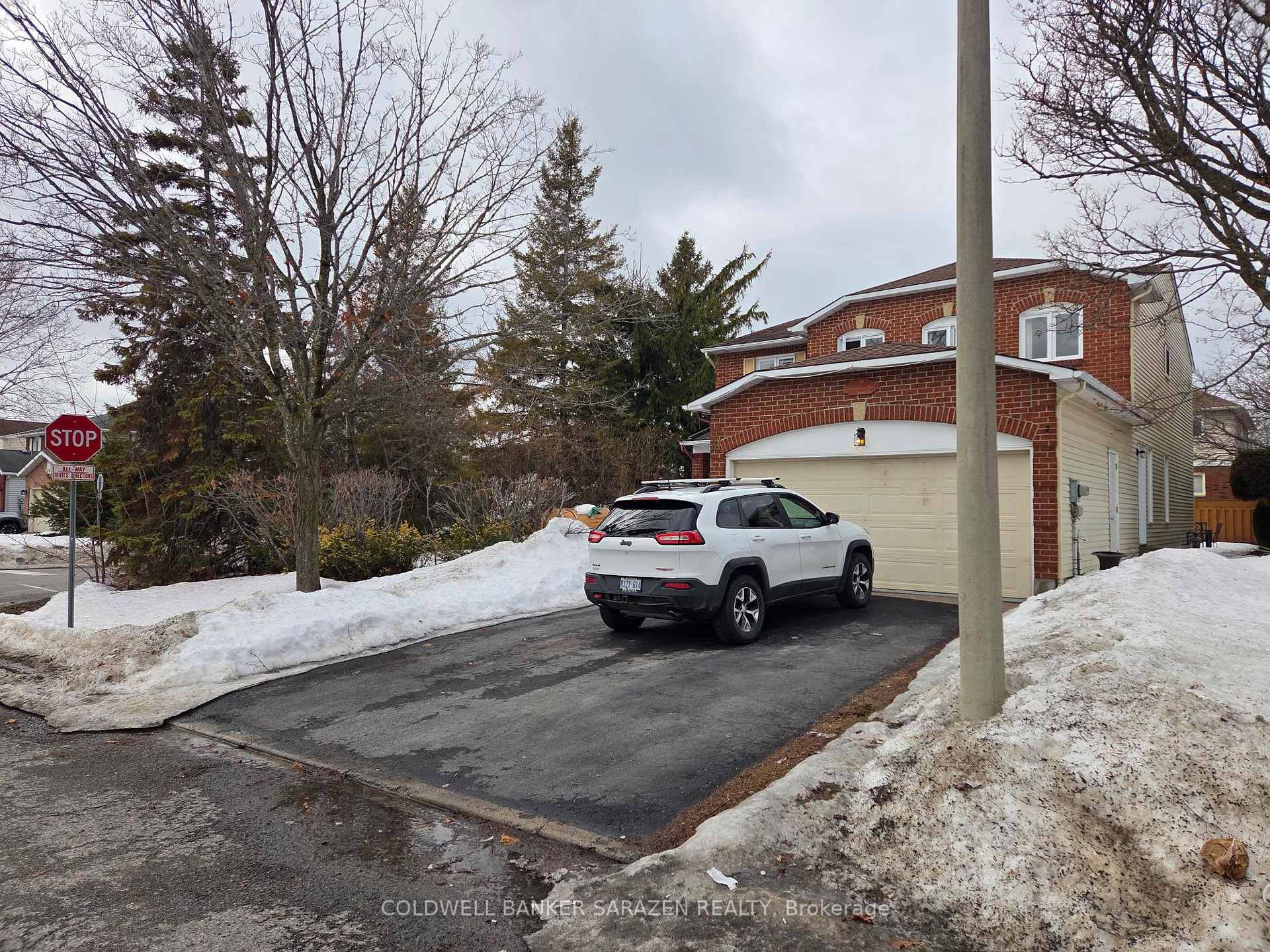 31 Dossetter Way, Hunt Club - South Keys and Area — photo 3 of 5