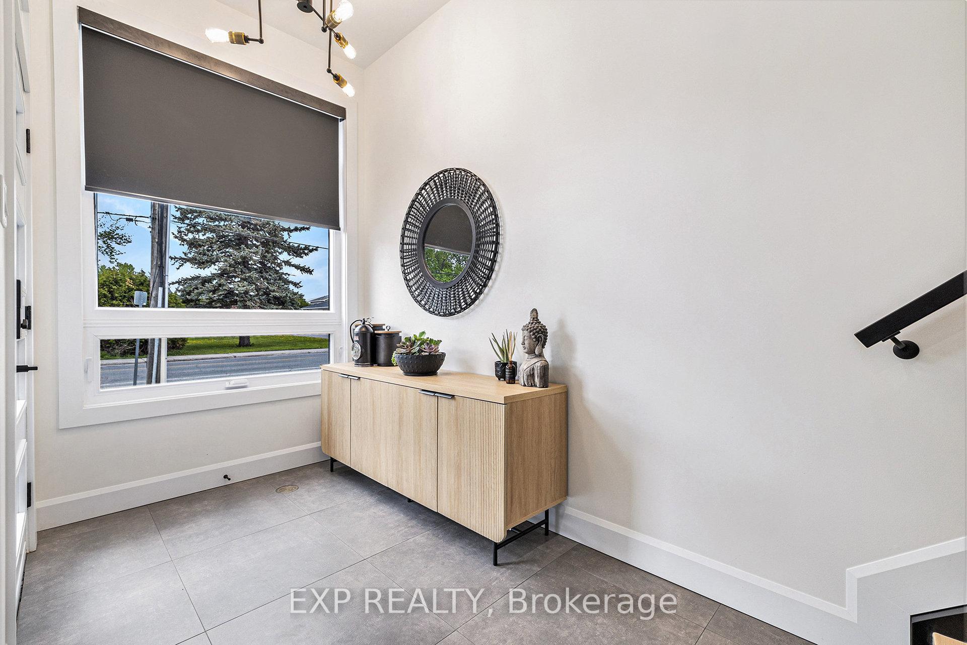 1056 Notre Dame Street, Russell — photo 2 of 5
