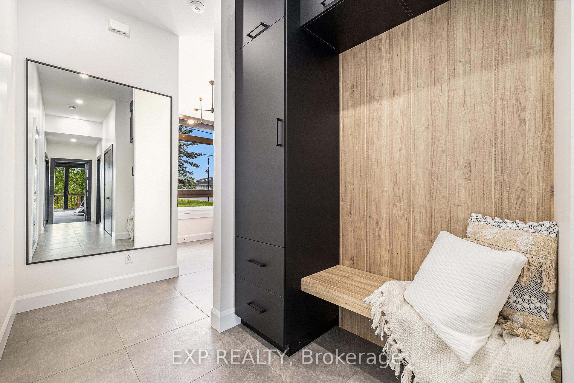 1056 Notre Dame Street, Russell — photo 3 of 5