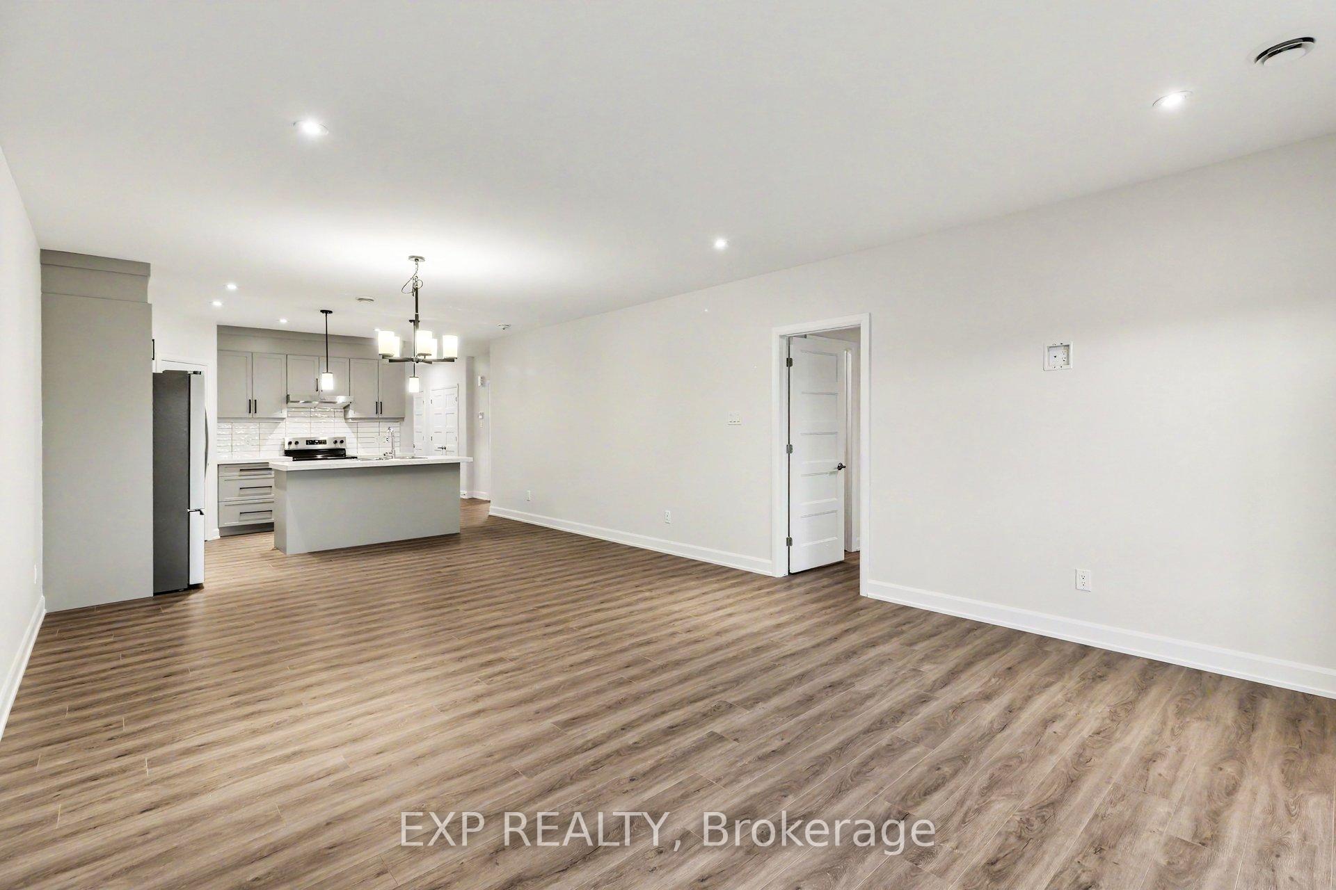 1133 Montblanc Crescent A, Russell — photo 4 of 5