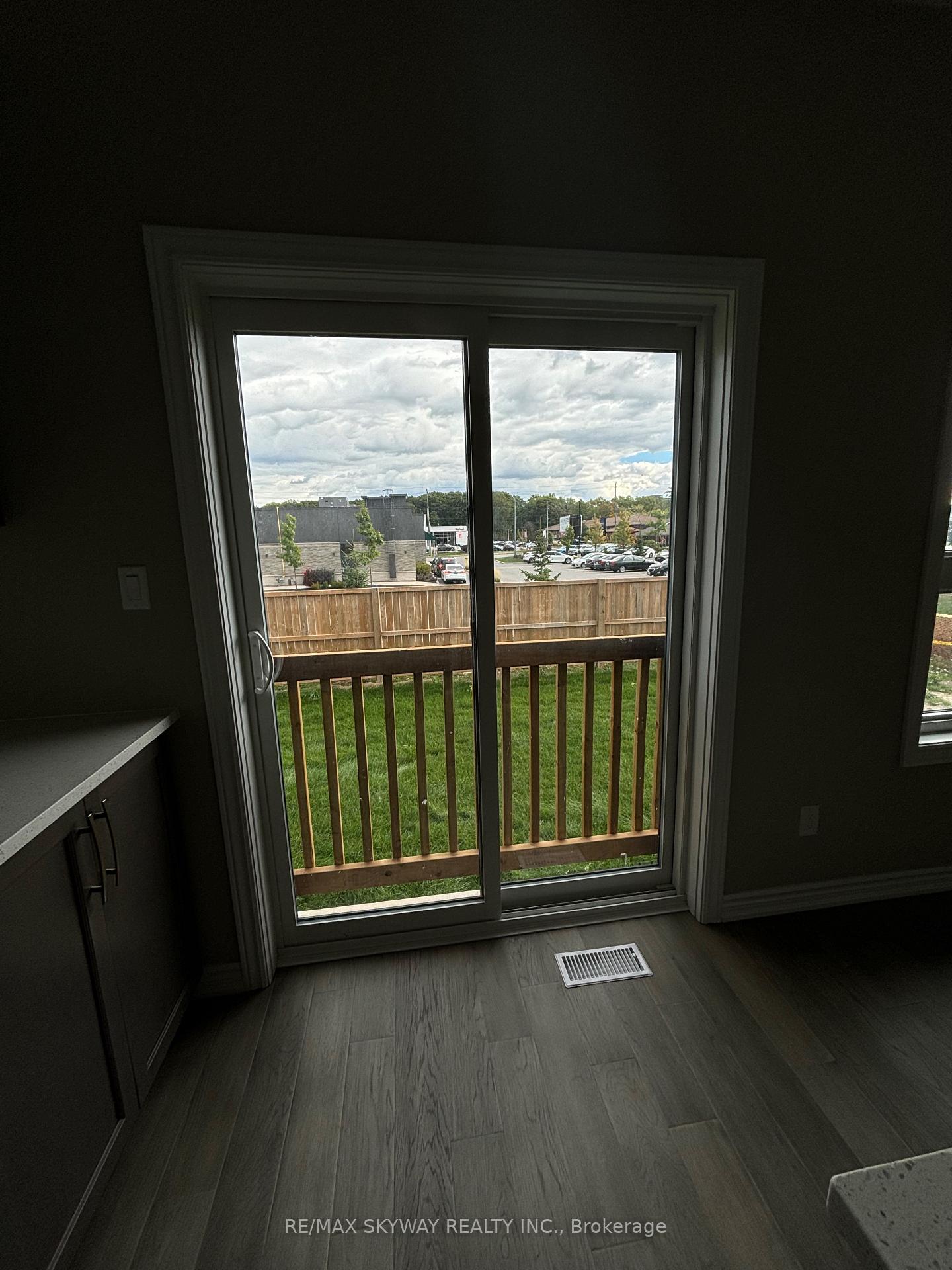 258 Wellandvale Drive, Welland — photo 3 of 5
