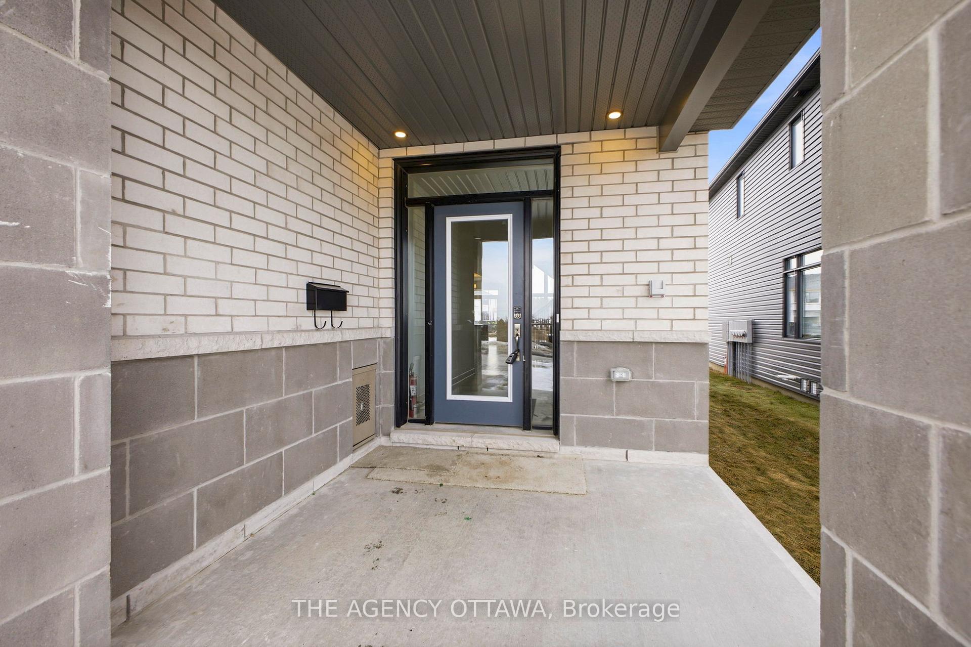 1132 SPOOR Street, Kanata — photo 3 of 5