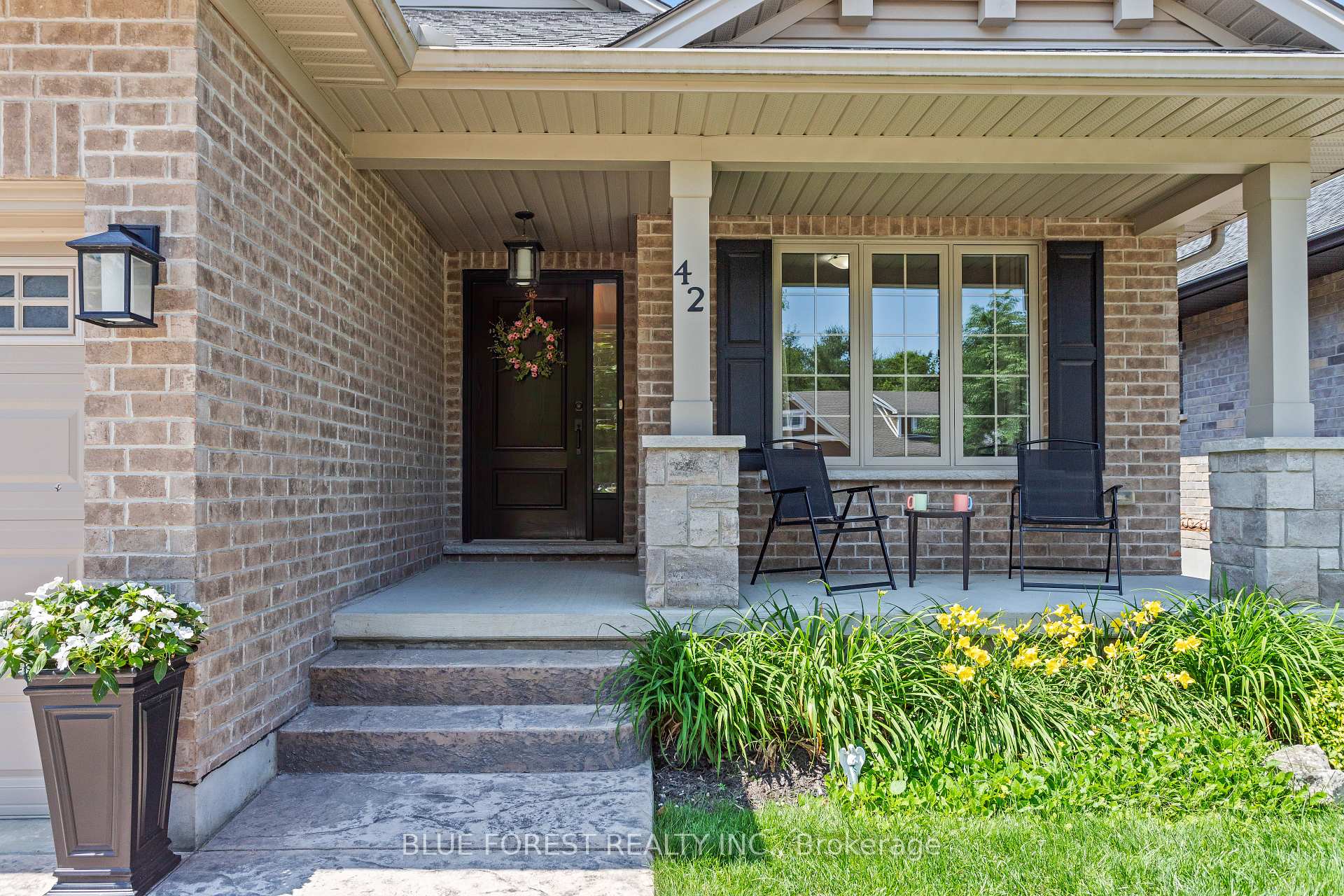 42 Hickory Lane, St. Thomas — photo 2 of 5