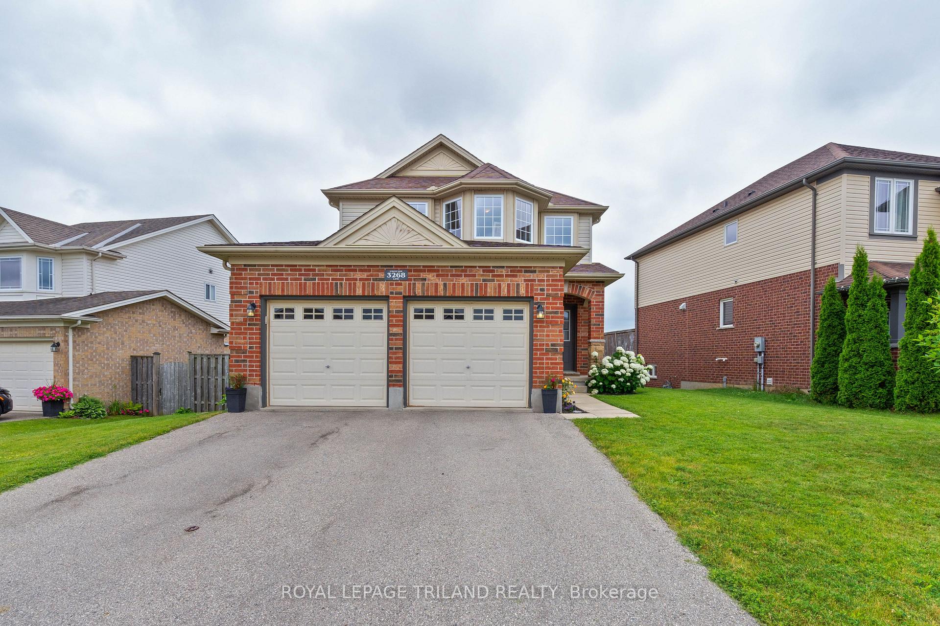 3268 Emilycarr Lane, London South — photo 2 of 5