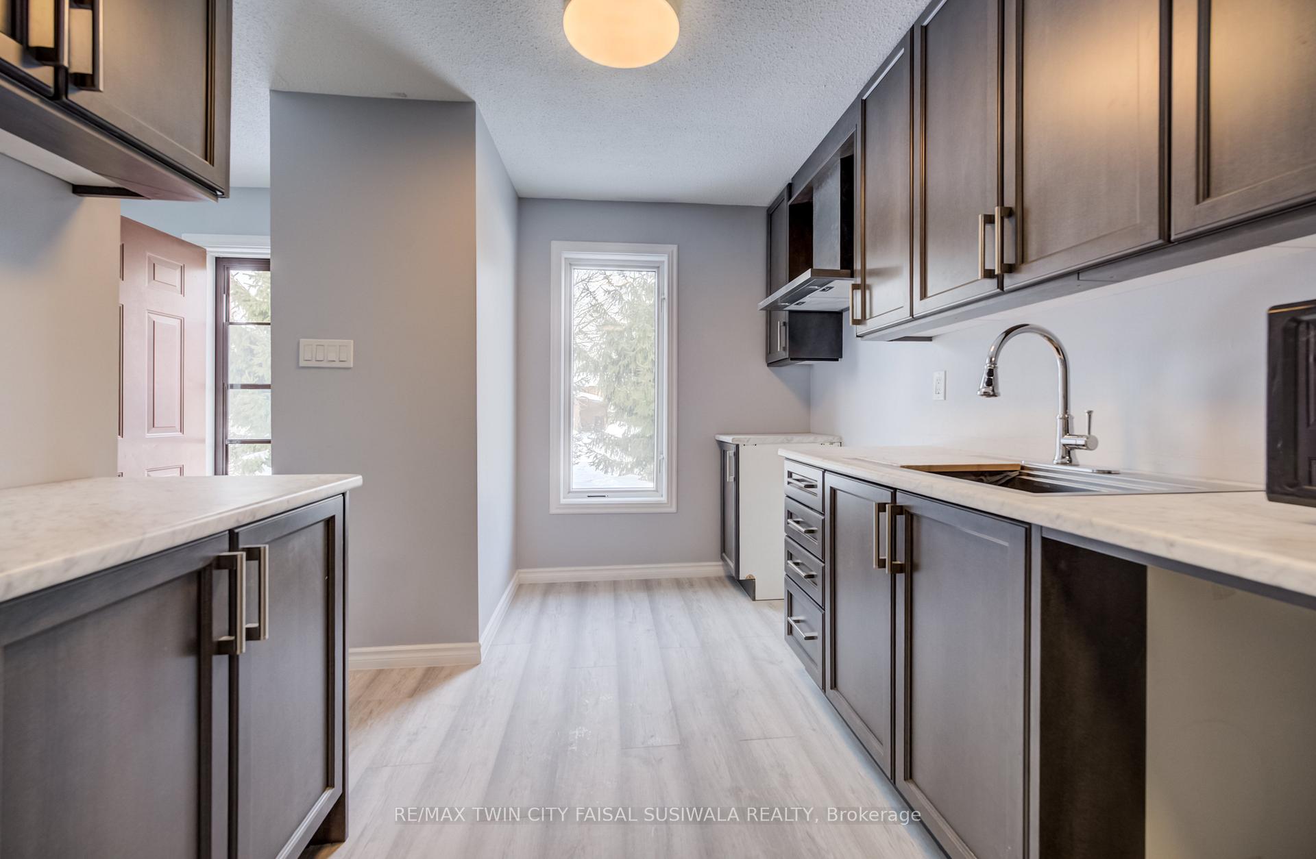 249 Cedarbrae Avenue 18, Waterloo — photo 3 of 5