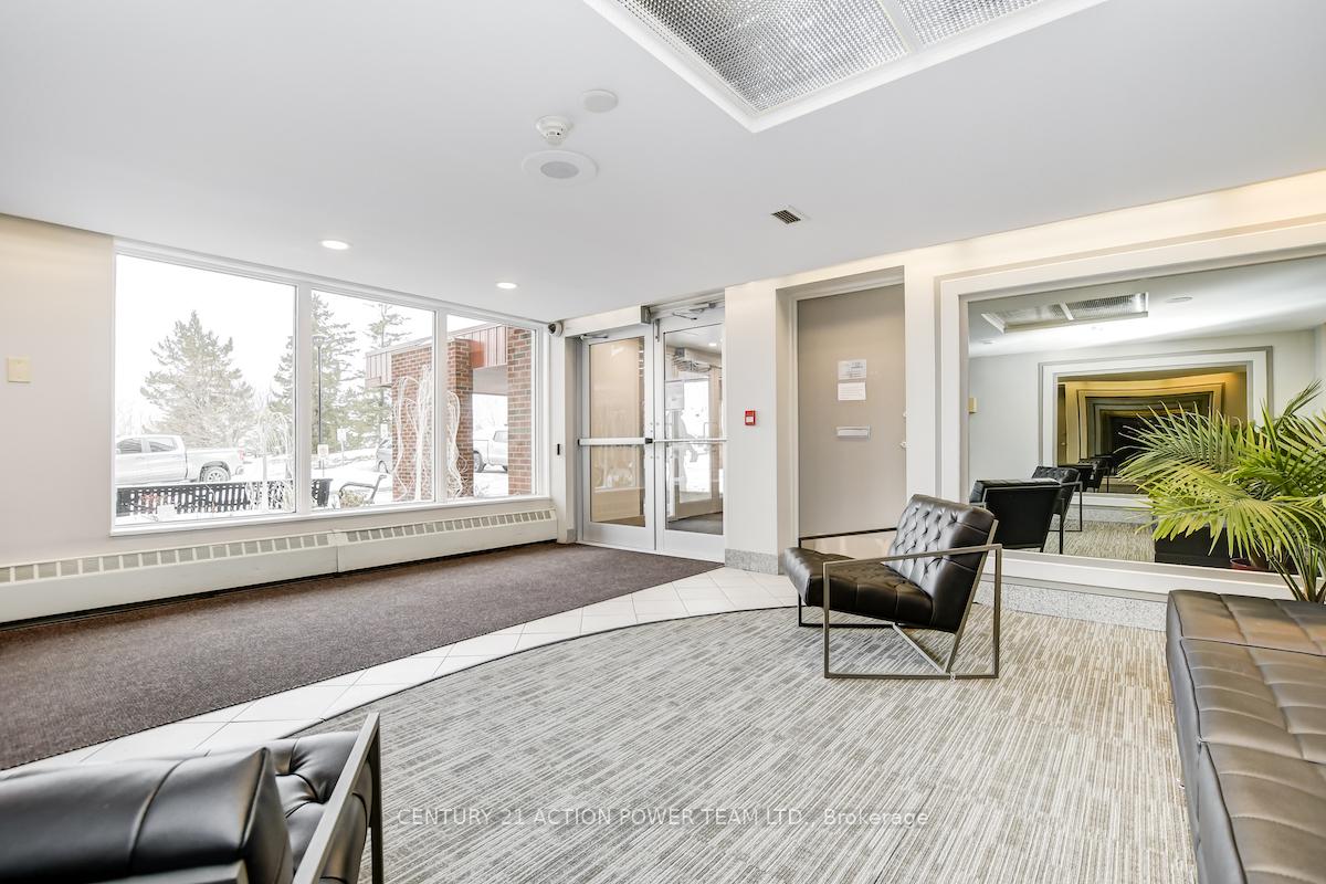 915 Elmsmere Road 1106, Beacon Hill North - South and Area — photo 2 of 5