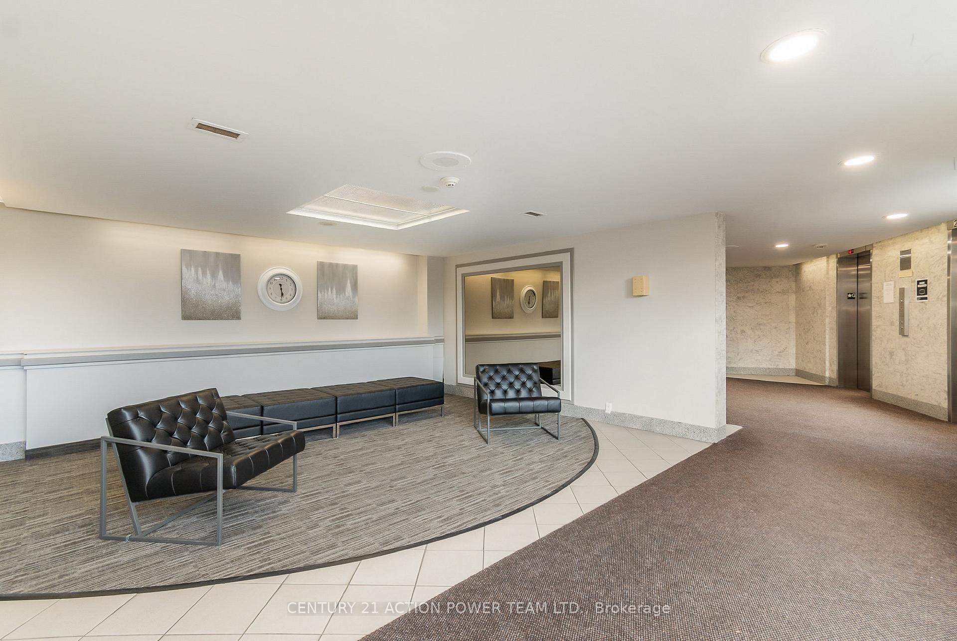 915 Elmsmere Road 1106, Beacon Hill North - South and Area — photo 3 of 5