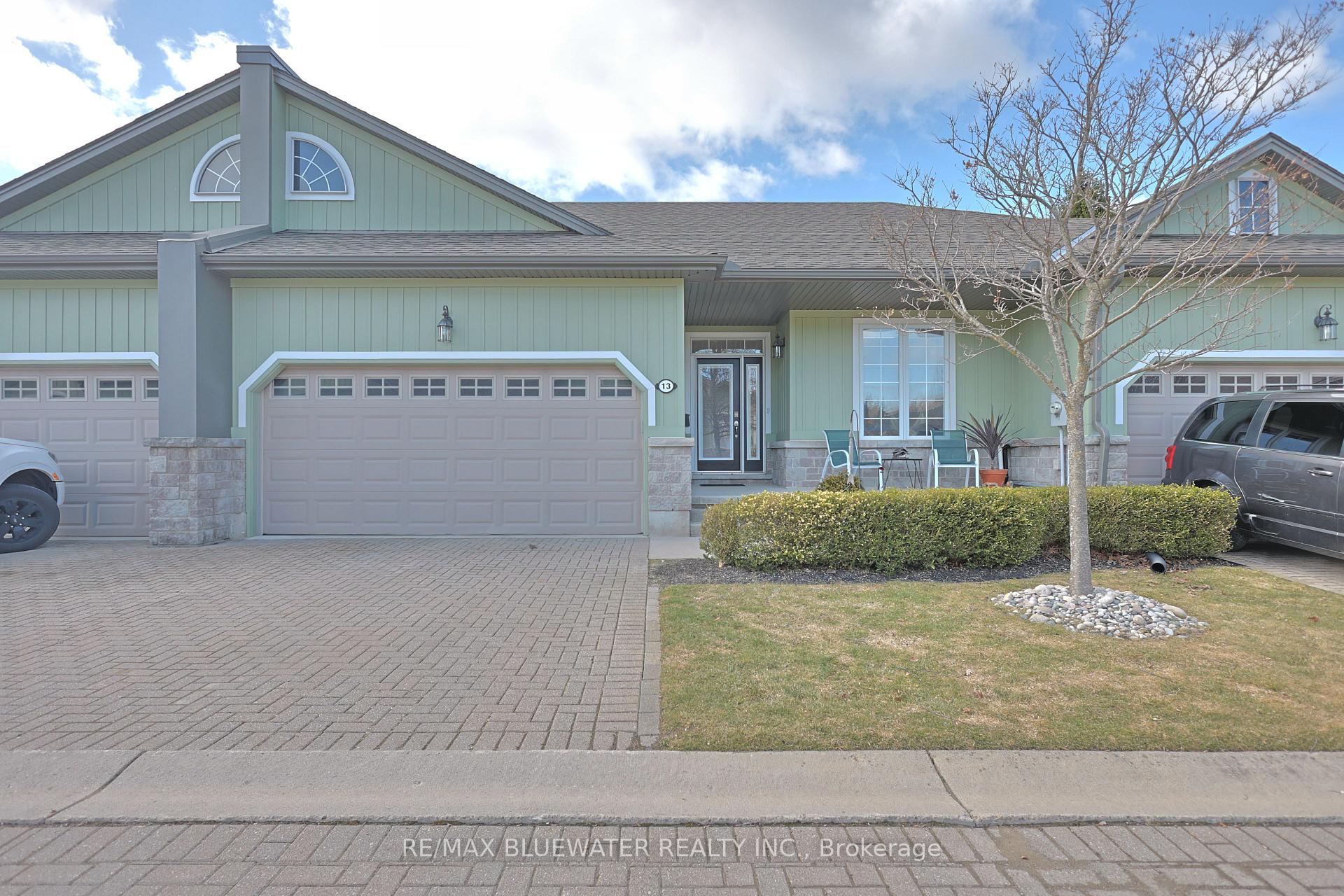 13 Oakwood Links Lane, South Huron, ON N0M 1T0