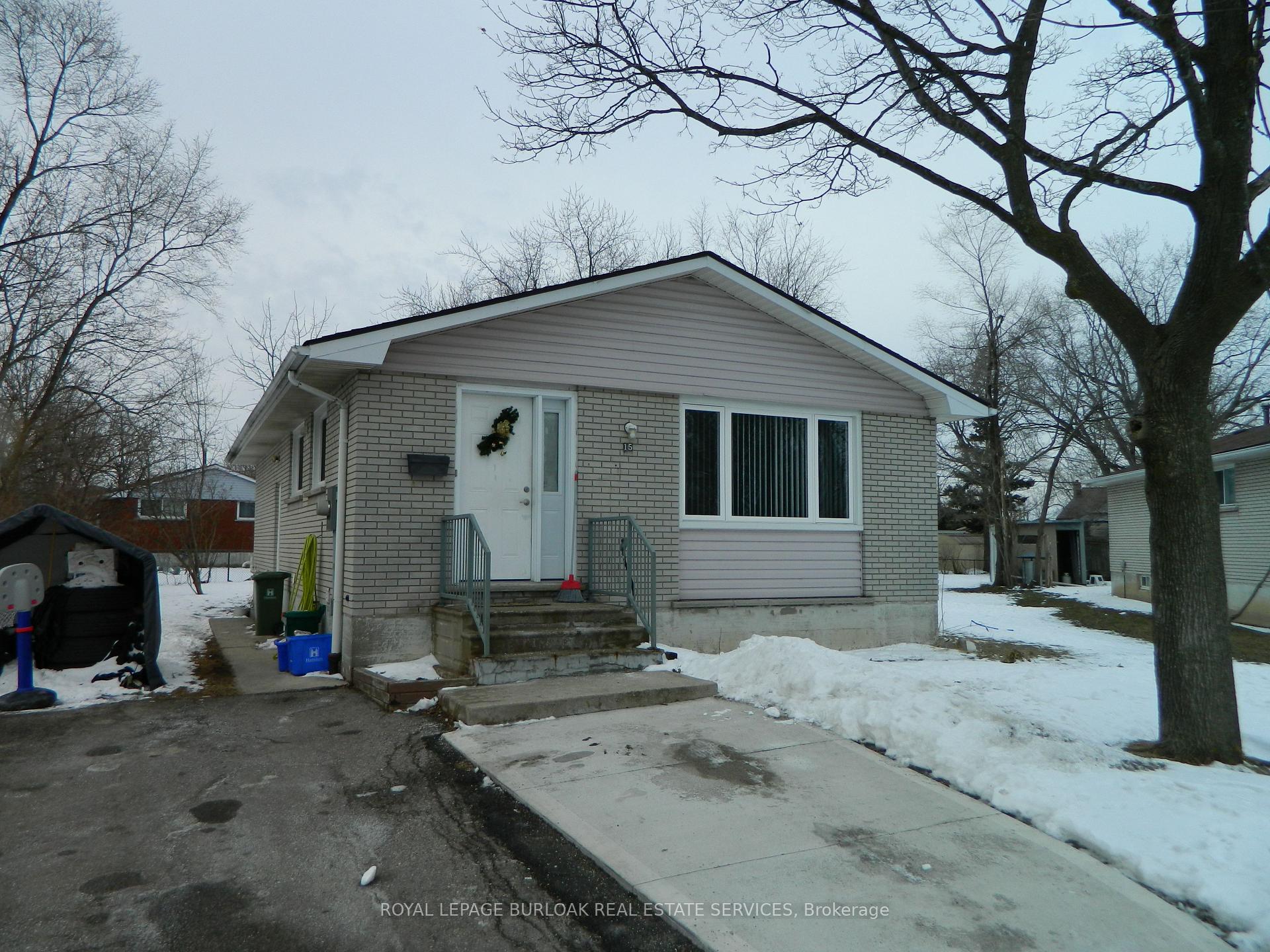 15 Michael Avenue Lower, Hamilton, ON L8T 2Y2