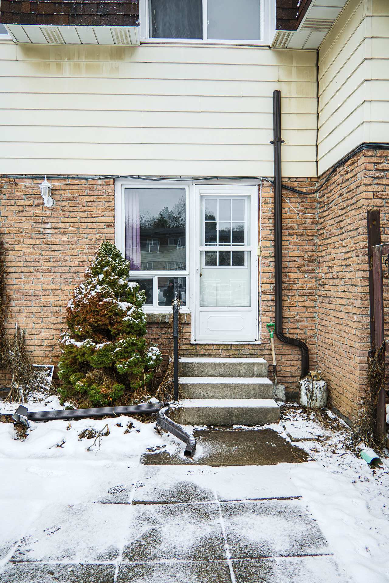 22 Pitt Street 19, Prince Edward County — photo 4 of 5