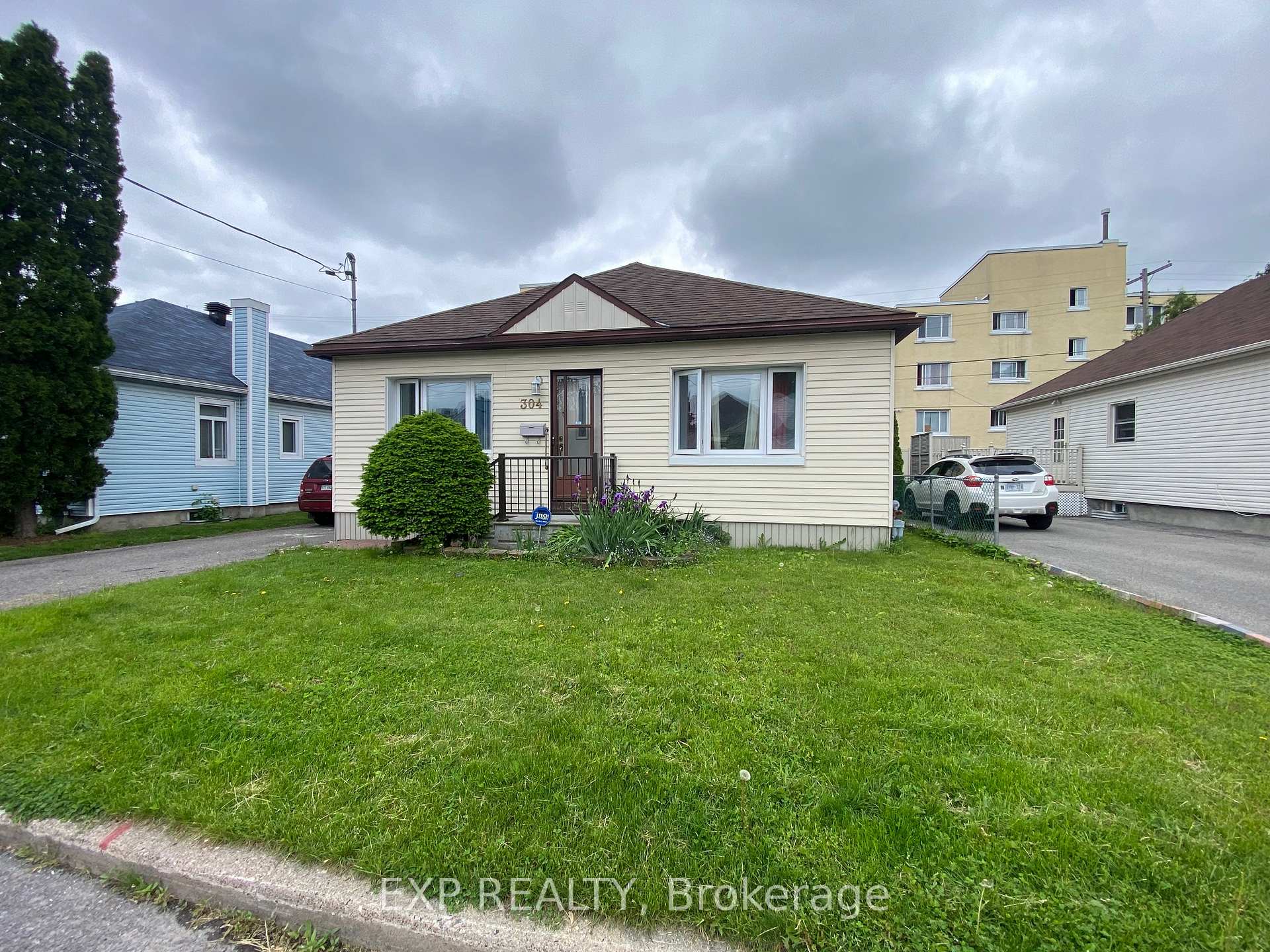304 Frontenac Avenue S lower, Vanier and Kingsview Park, ON K1L 6K9
