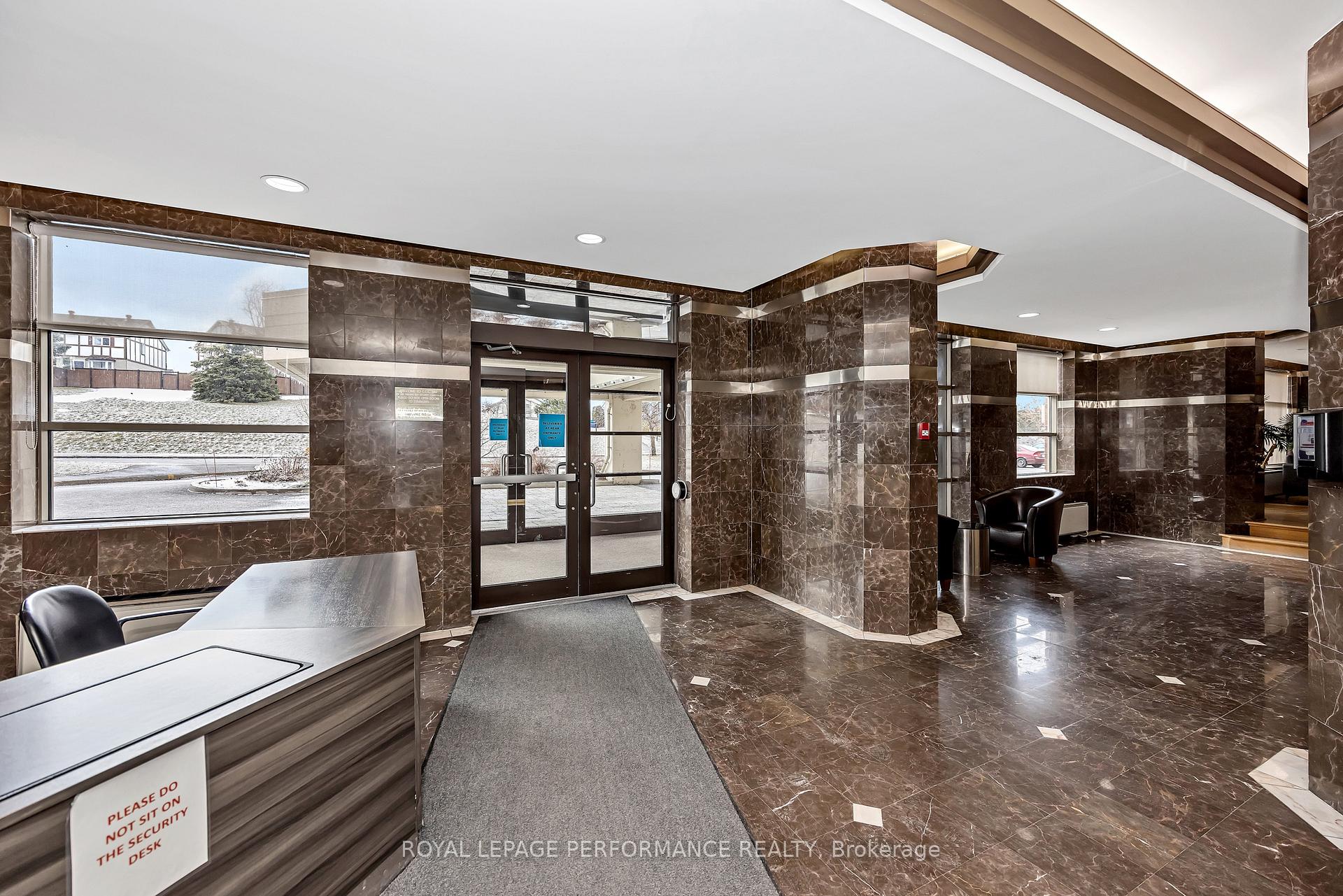 2760 Carousel Crescent 1512, Blossom Park - Airport and Area — photo 2 of 5