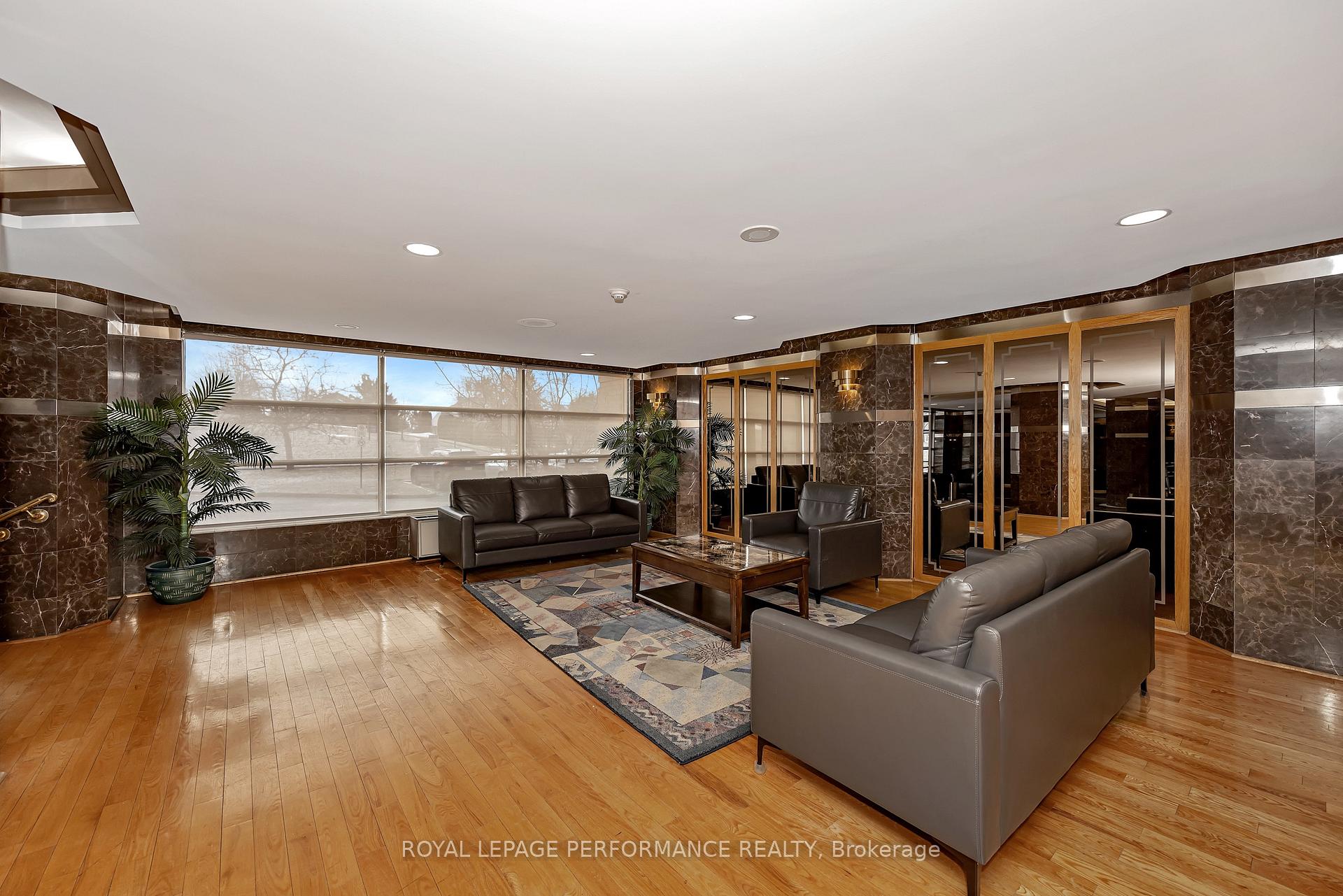 2760 Carousel Crescent 1512, Blossom Park - Airport and Area — photo 3 of 5