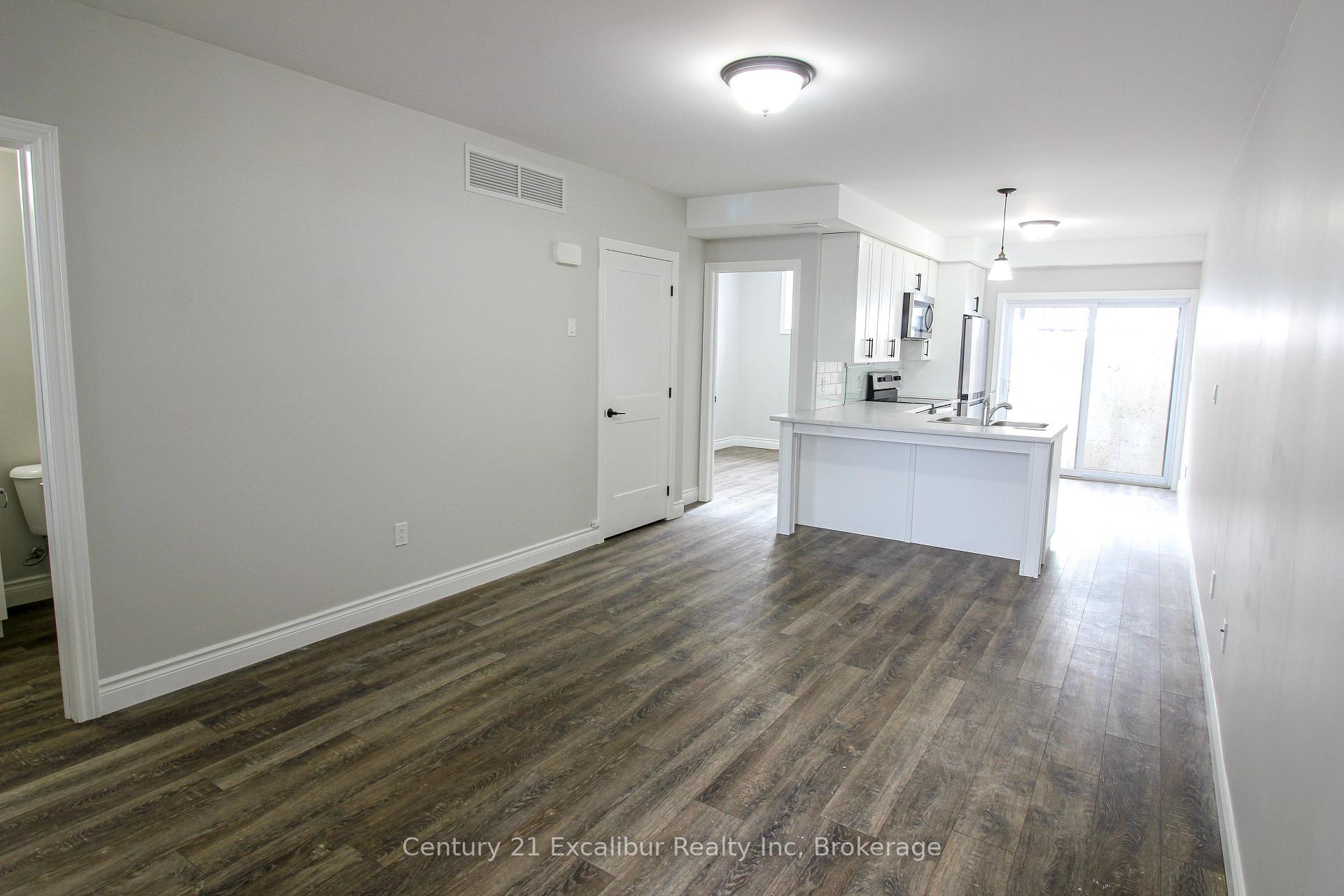 360 Queen Street E 4A, Centre Wellington — photo 2 of 5