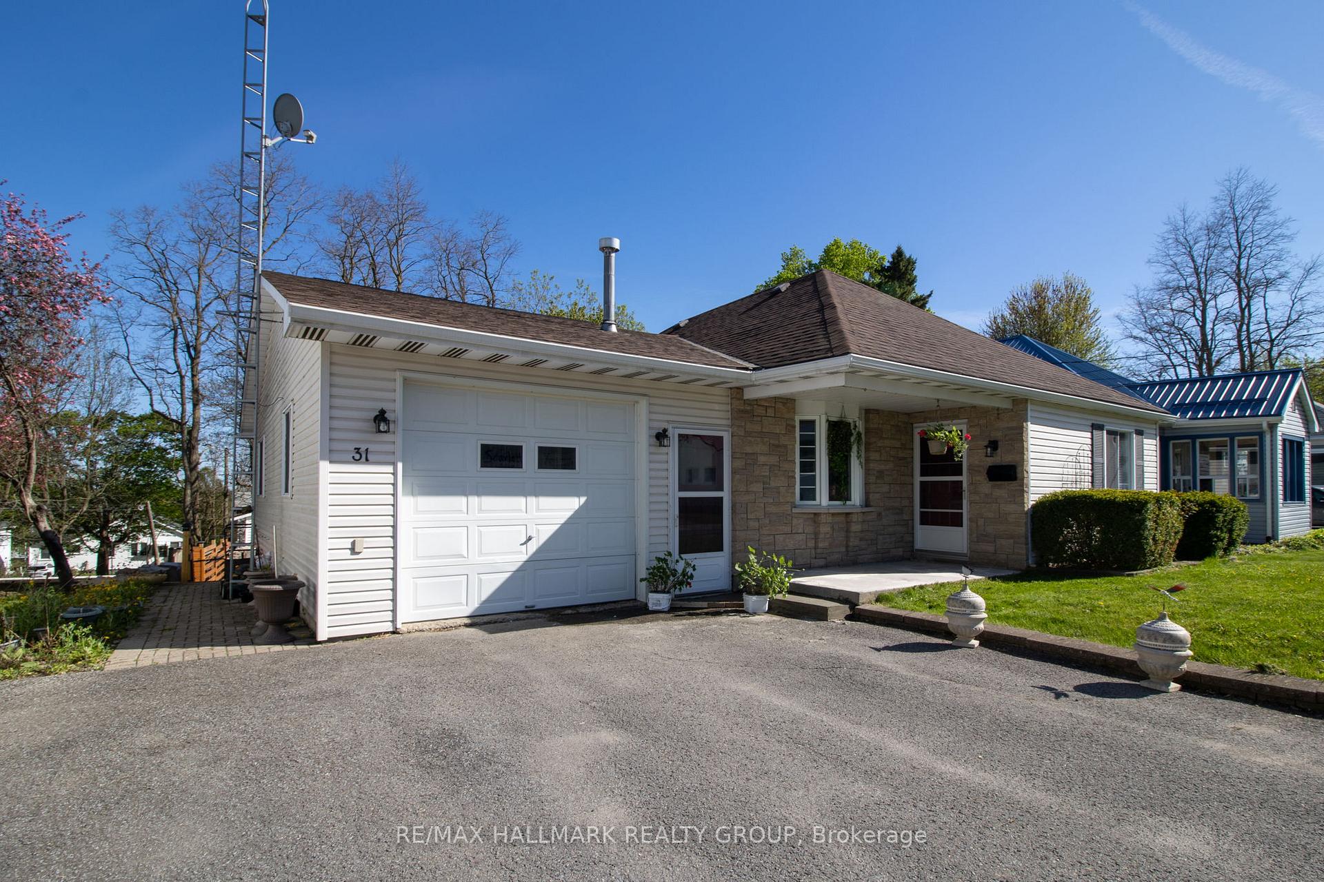 31 Chaffey Street, Brockville — photo 2 of 5