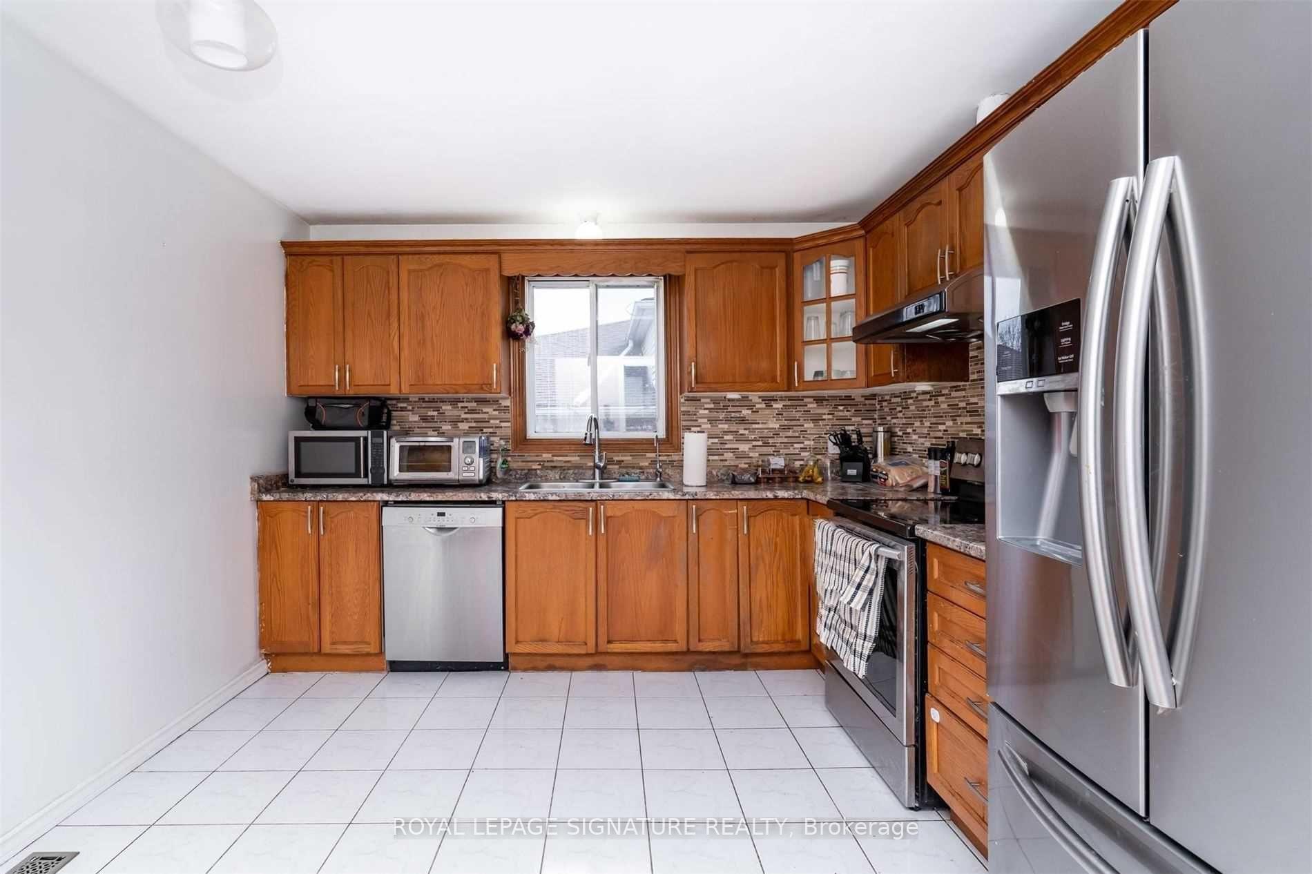 52 Buchanan Crescent Upper, Brantford — photo 4 of 5