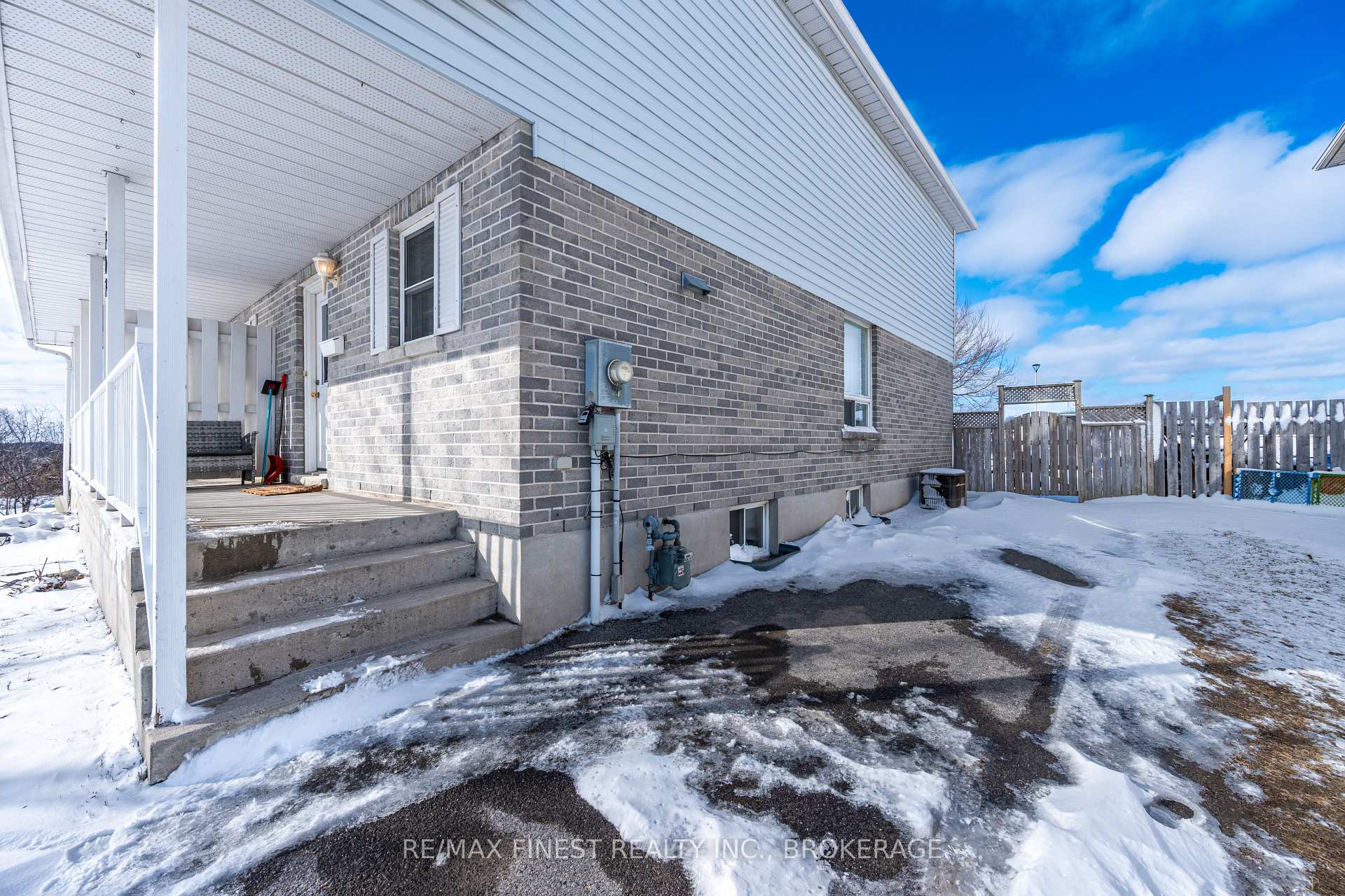 303 Conacher Drive, Kingston — photo 4 of 5
