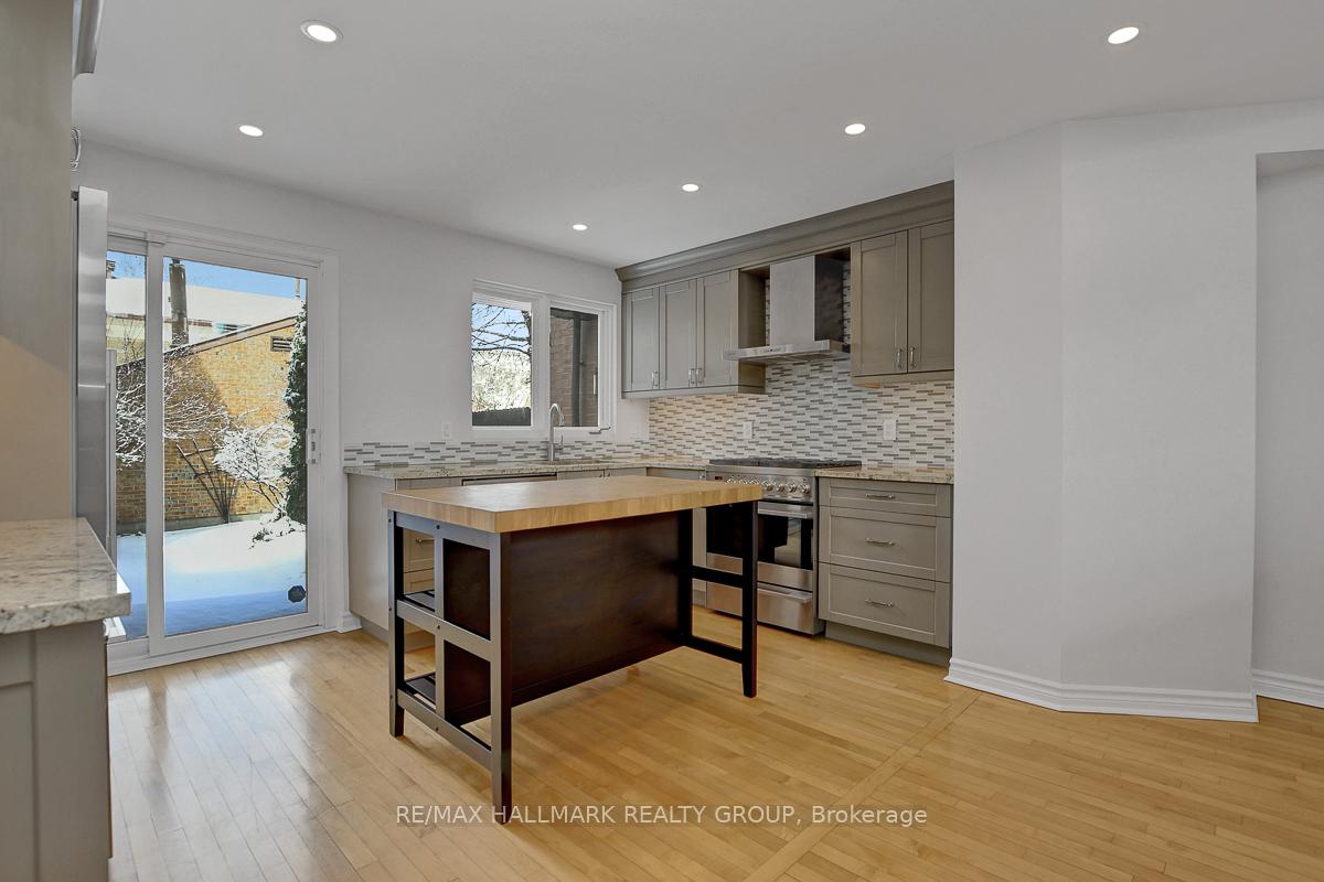 261 Bruyere Street, Lower Town - Sandy Hill — photo 4 of 5