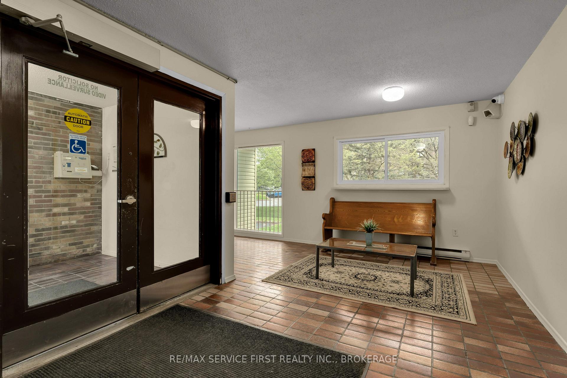 1010 Pembridge Crescent 103, Kingston — photo 4 of 5