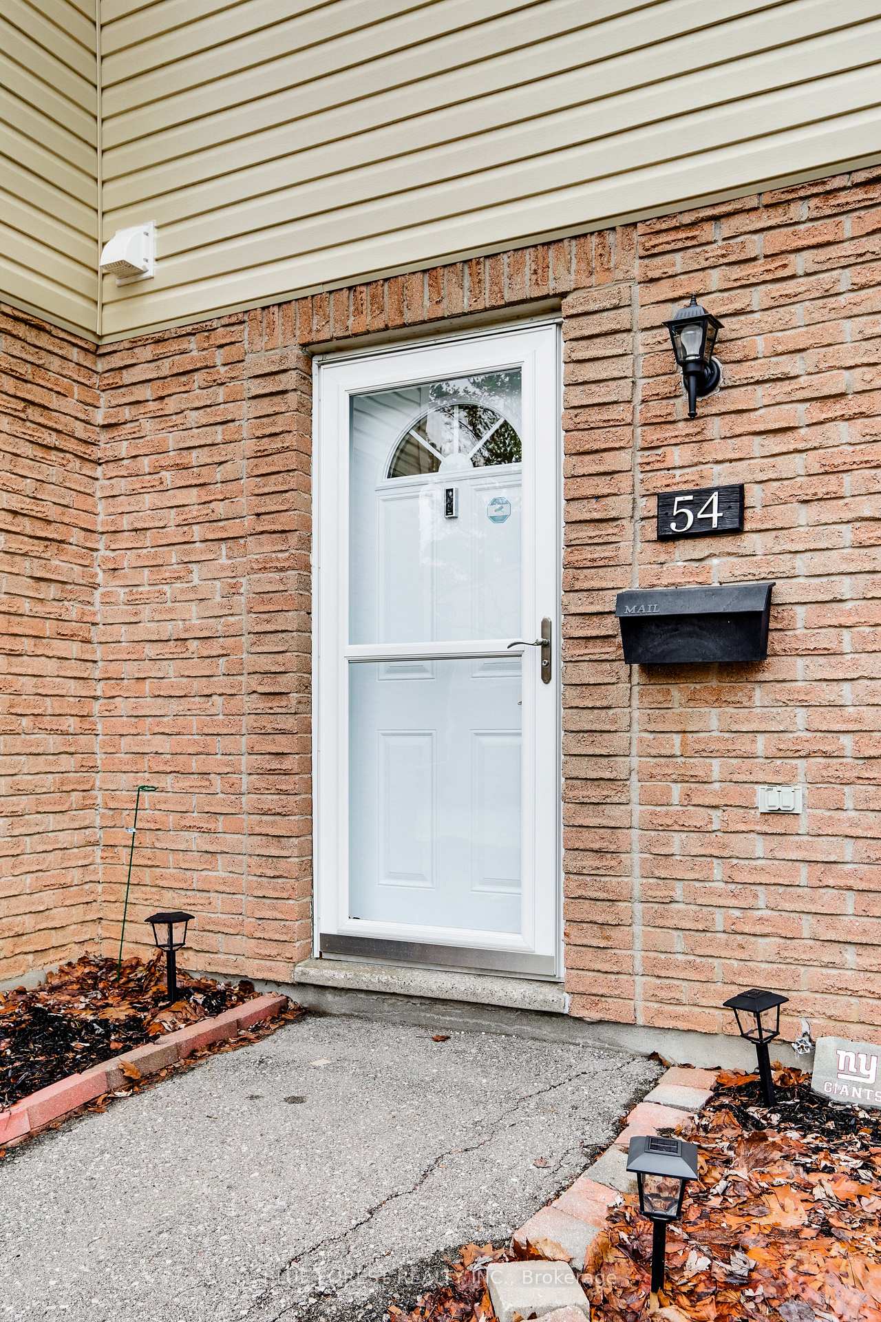 166 W Southdale Road W 54, London South — photo 2 of 5