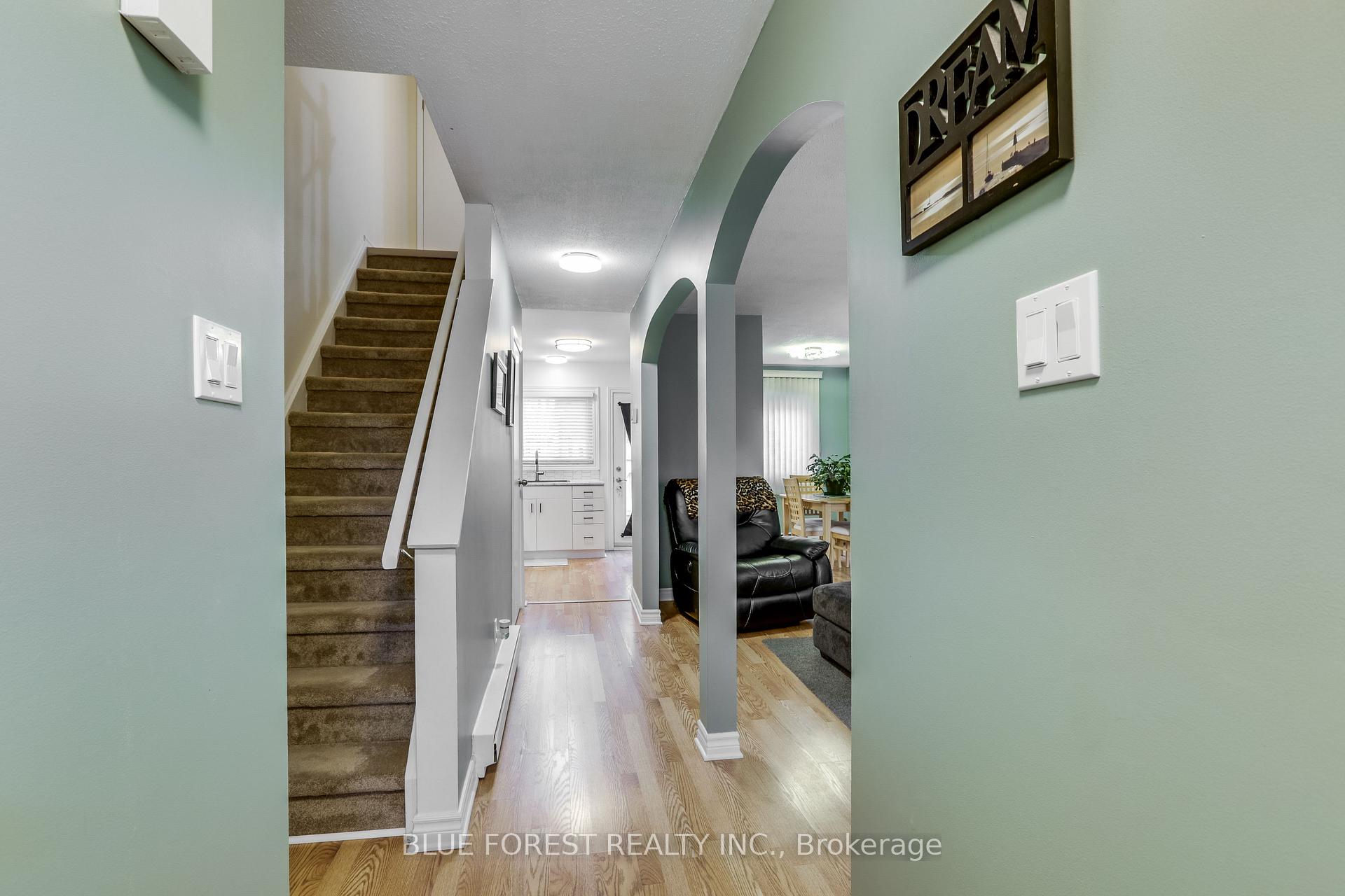 166 W Southdale Road W 54, London South — photo 3 of 5
