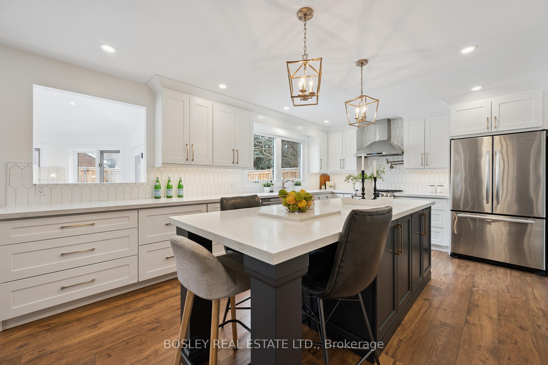 601 Sandringham Drive, Waterloo — photo 5 of 5