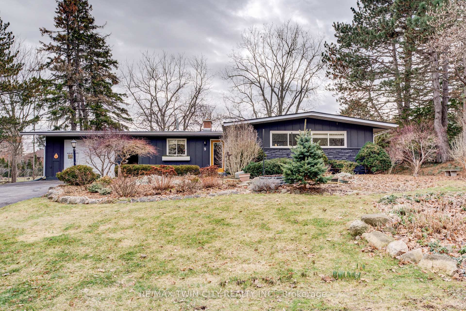 9 Summerhayes Crescent, Brantford, ON N3R 5H9 — Brantford, Ontario