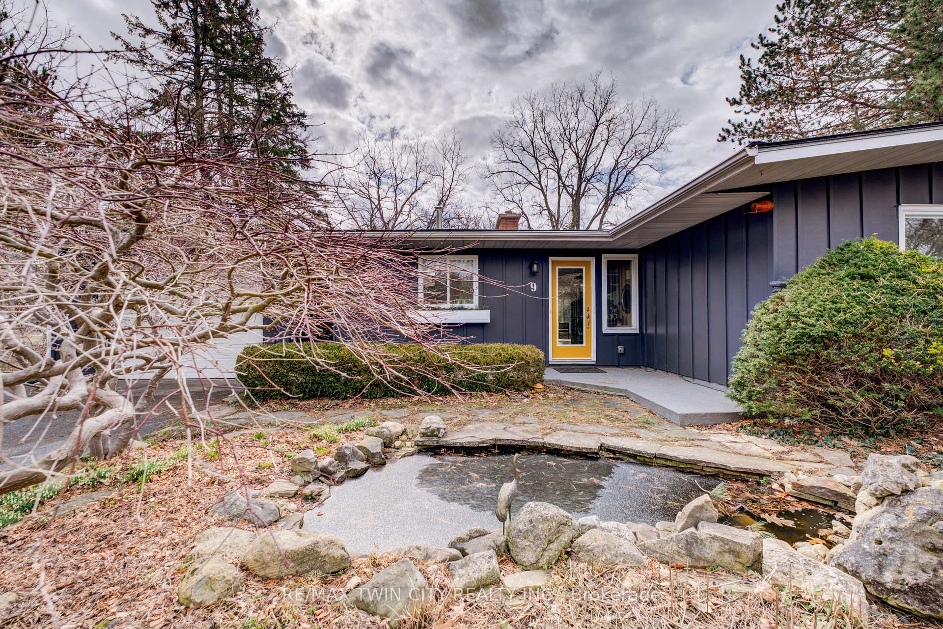 9 Summerhayes Crescent, Brantford — photo 4 of 5