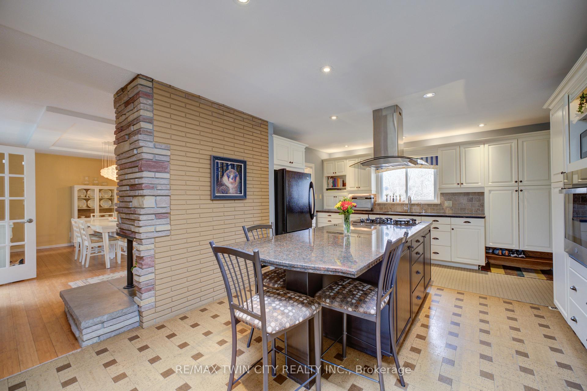 9 Summerhayes Crescent, Brantford — photo 5 of 5