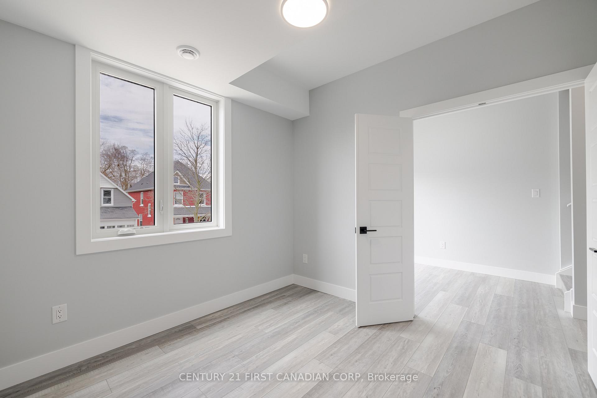 109 Ross Street, St. Thomas — photo 3 of 5