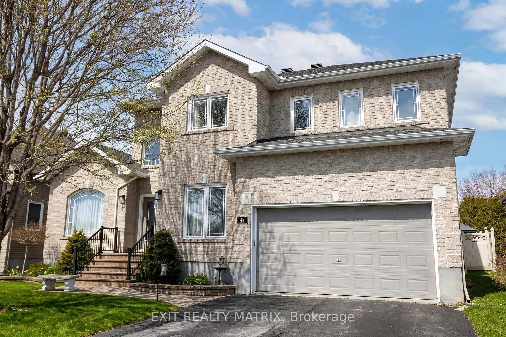 48 De La Rive Drive, Russell, ON K0A 1W0 — Russell, Ontario