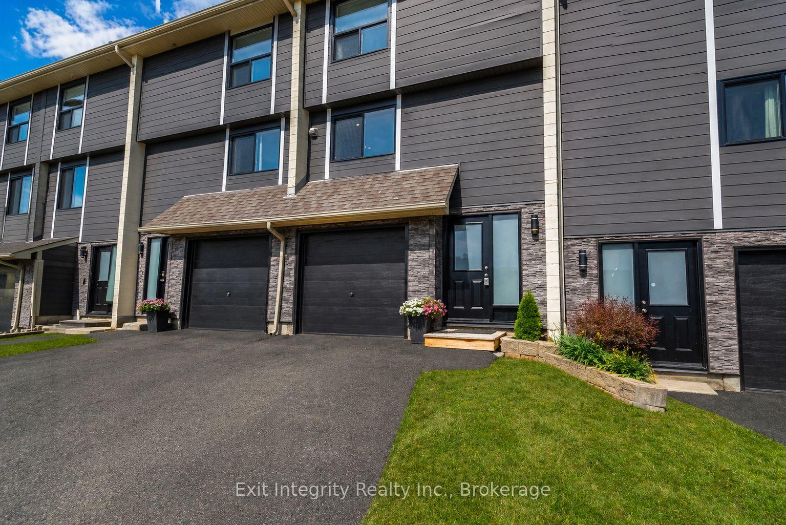 135 Chalmers Street S 18, Cambridge, ON N1R 6M2