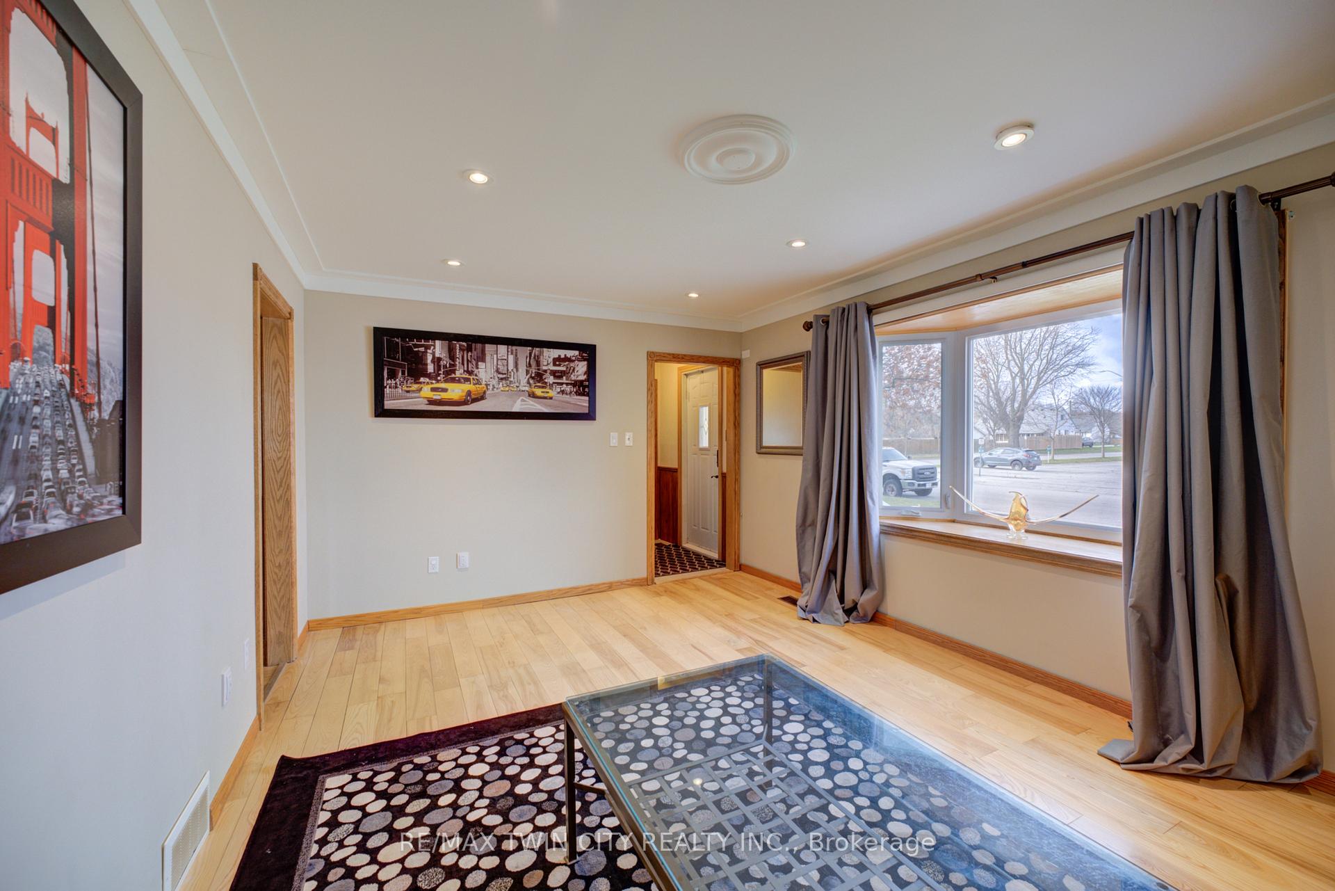 37 Frank Street, Brantford — photo 4 of 5